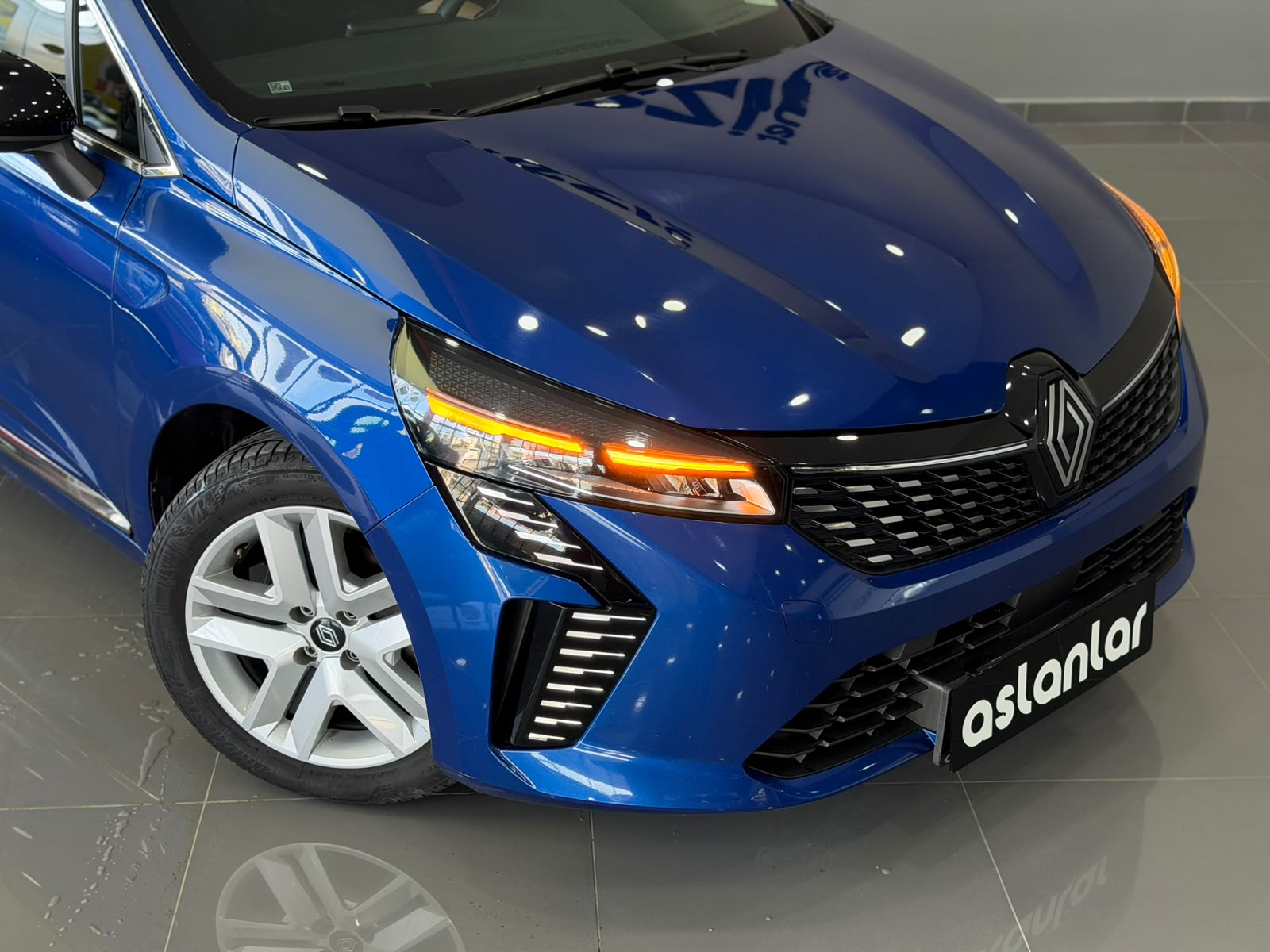 RENAULT CLIO 21