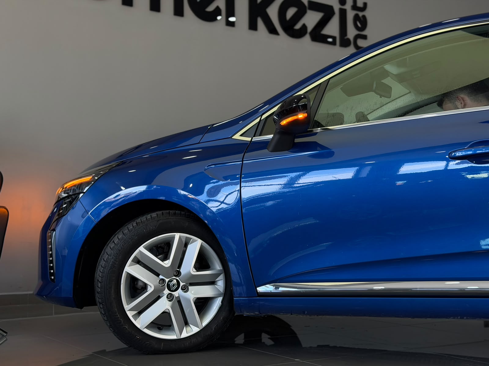 RENAULT CLIO 25