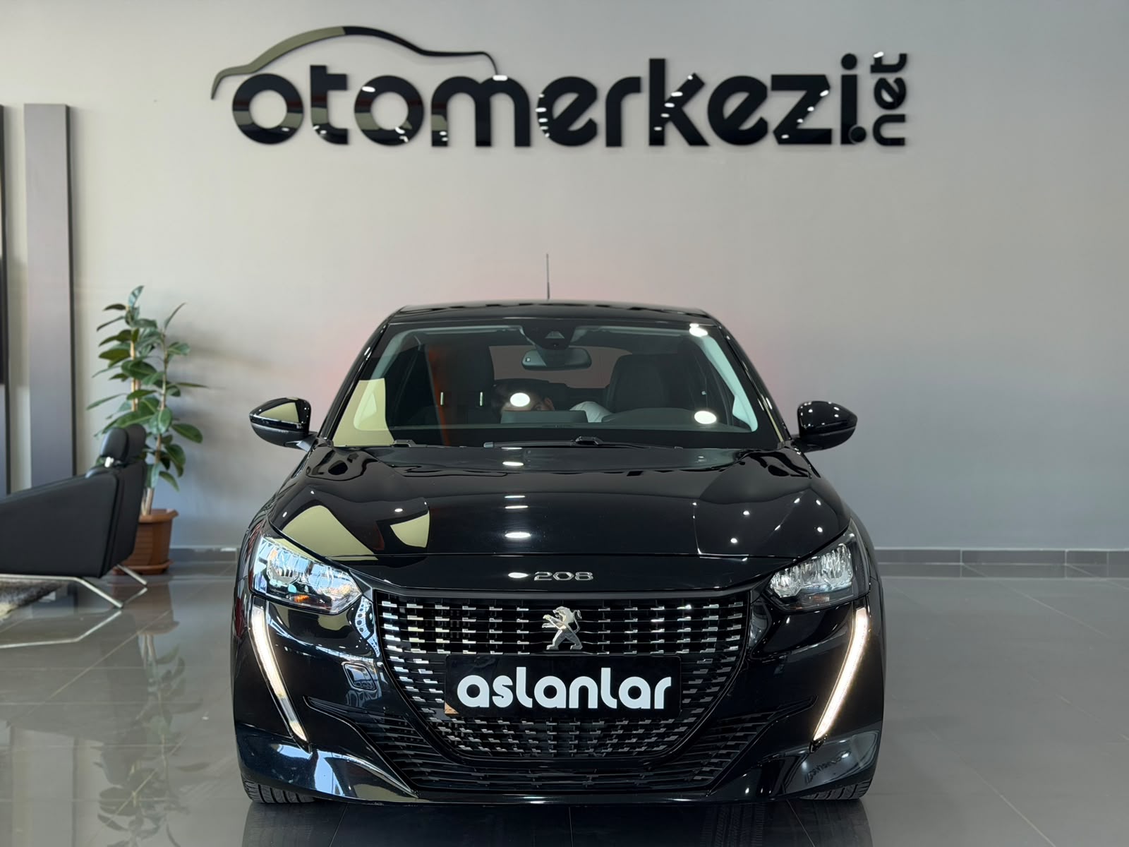 PEUGEOT 208 5