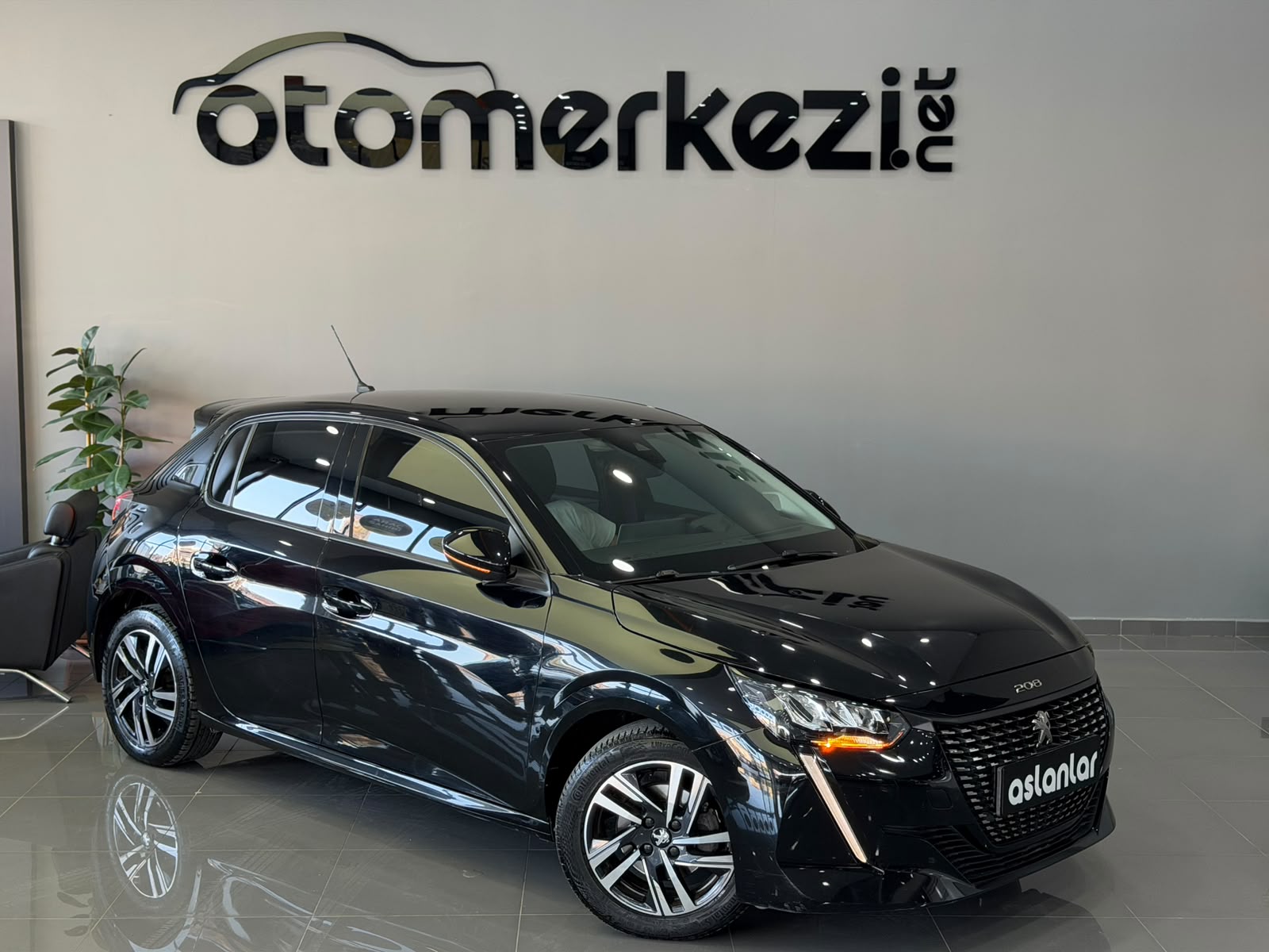 PEUGEOT 208 8