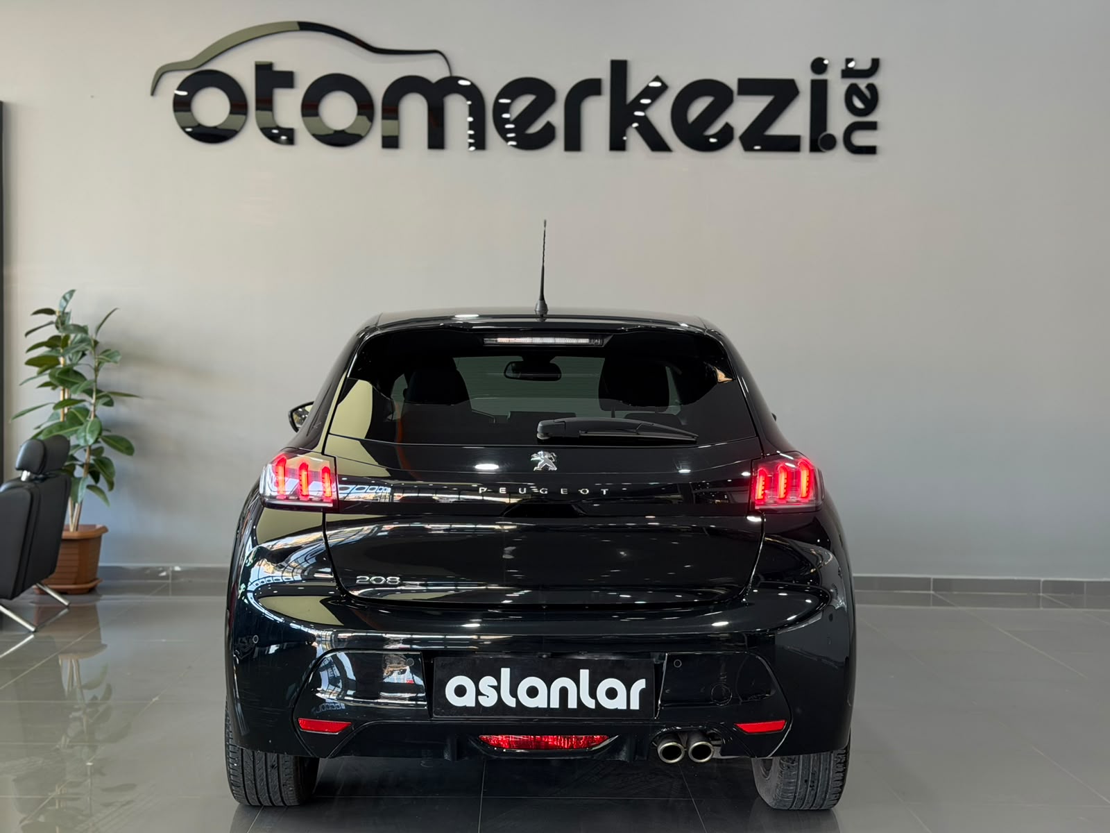 PEUGEOT 208 9