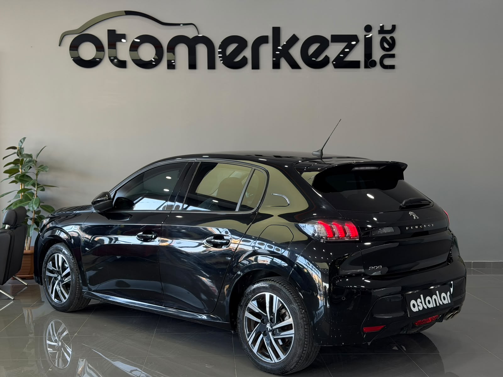 PEUGEOT 208 10