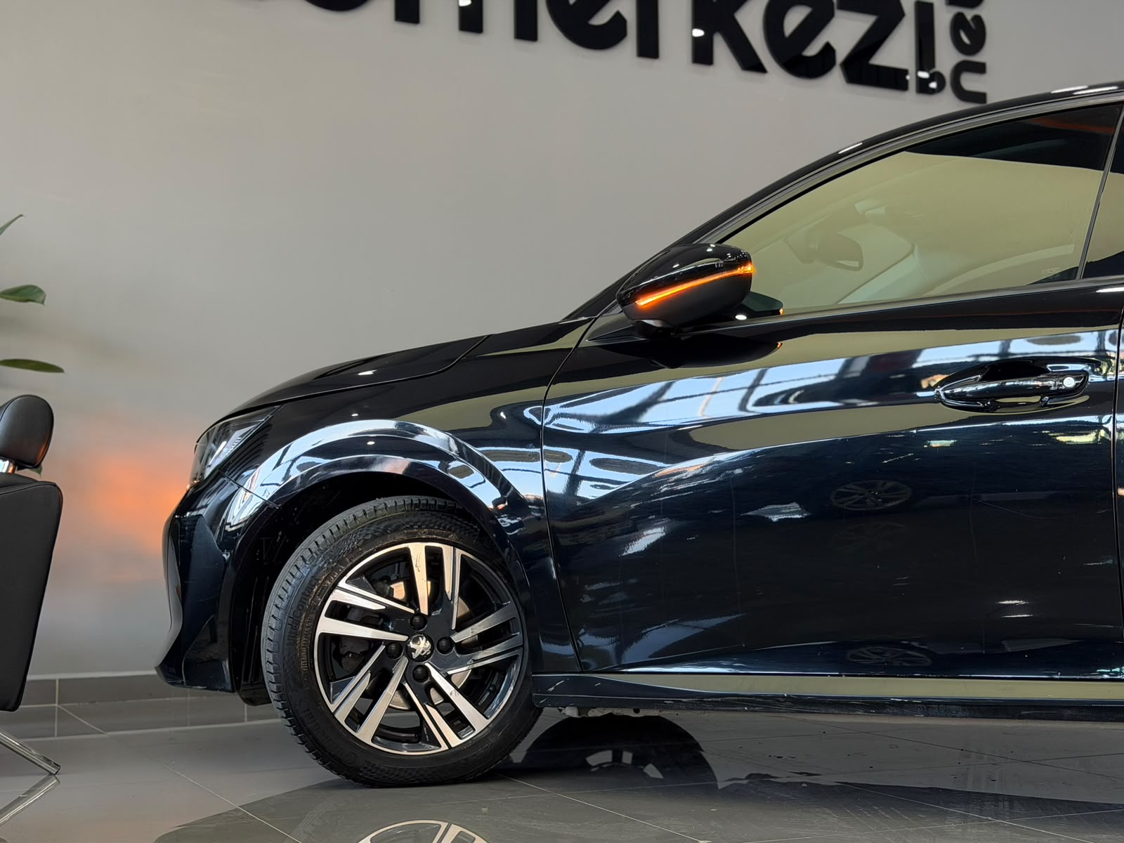 PEUGEOT 208 12