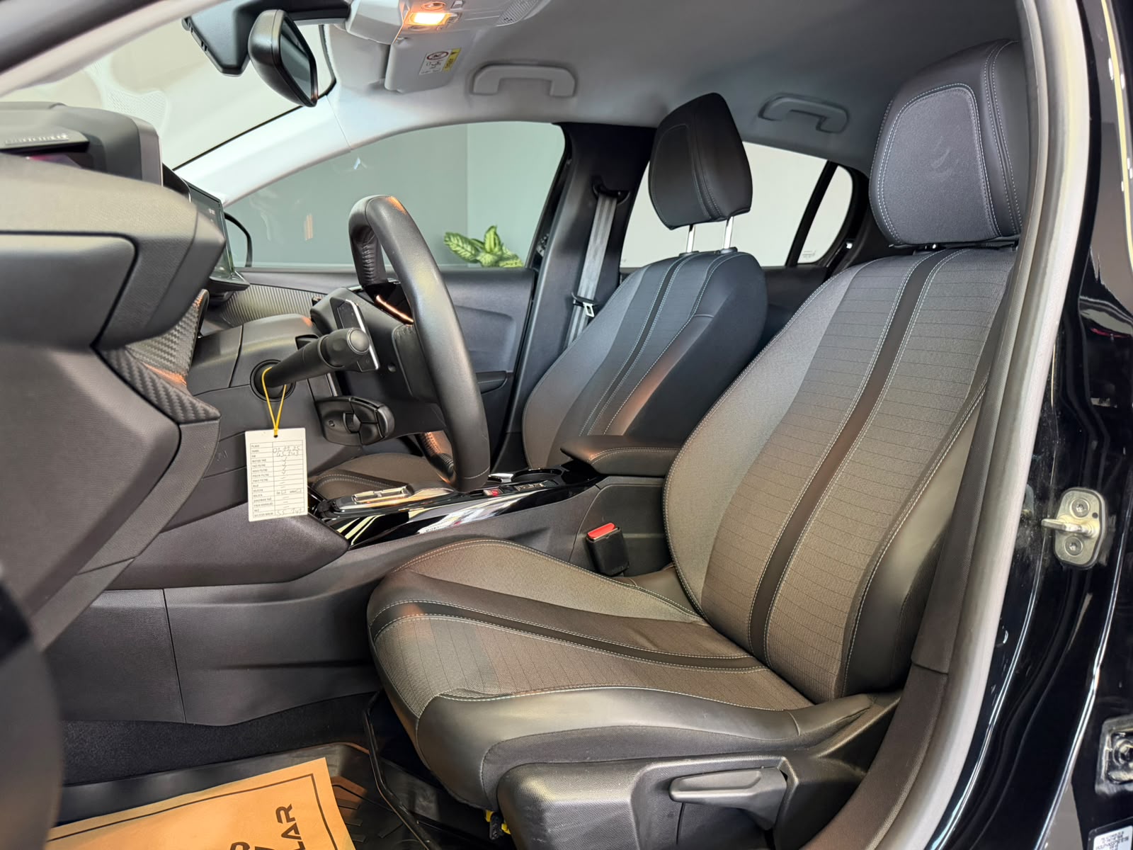 PEUGEOT 208 24