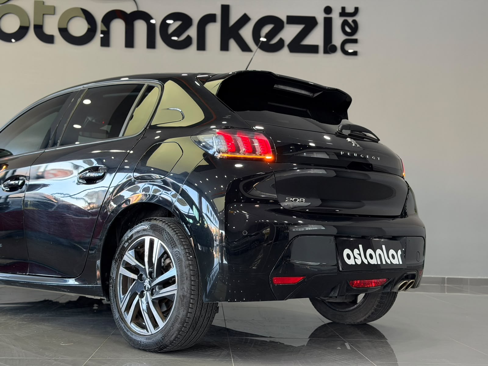 PEUGEOT 208 26