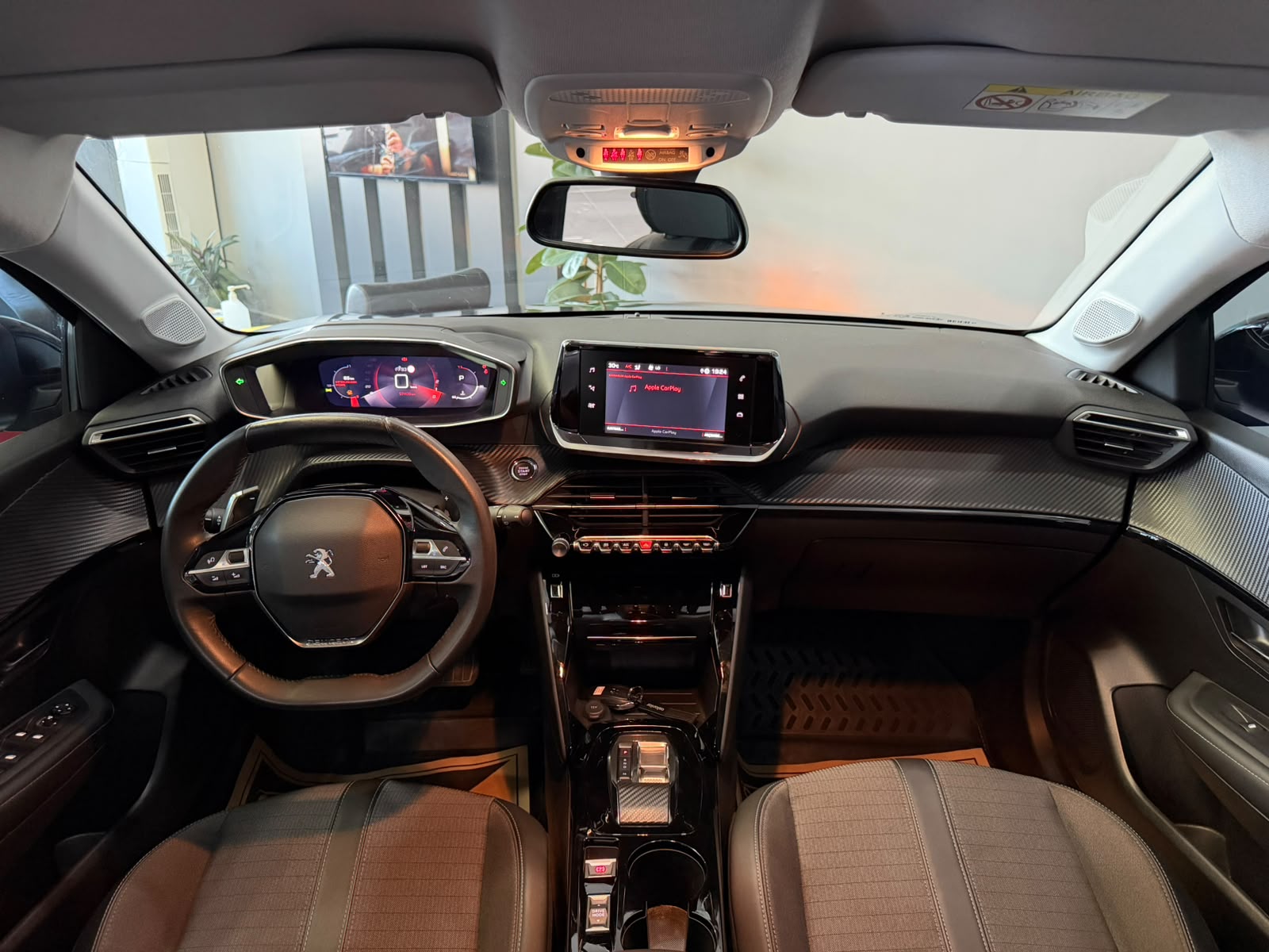 PEUGEOT 208 27
