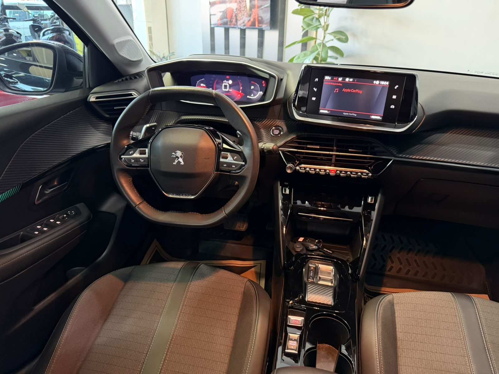 PEUGEOT 208 28
