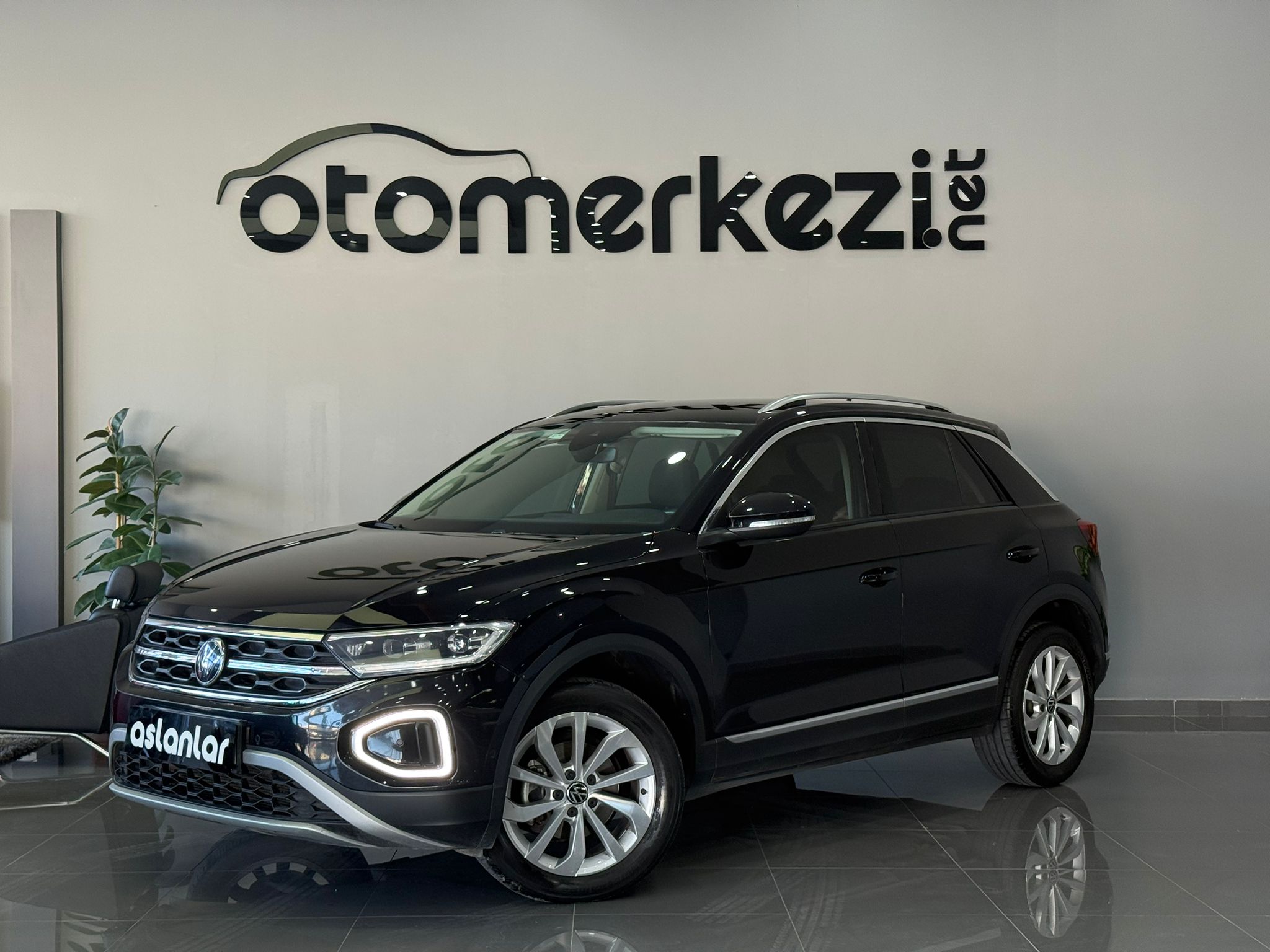 VOLKSWAGEN T-ROC 1
