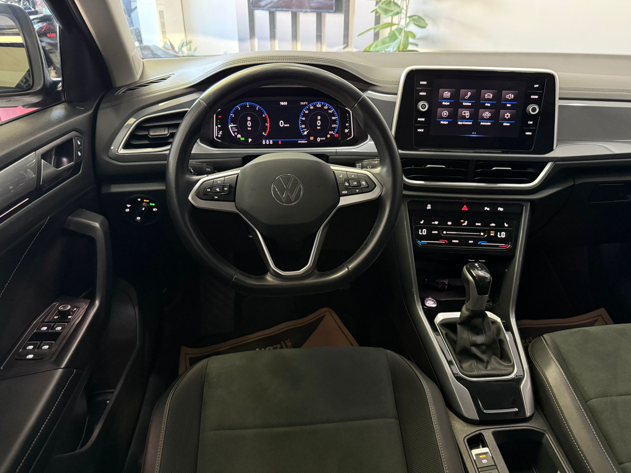 VOLKSWAGEN T-ROC 8