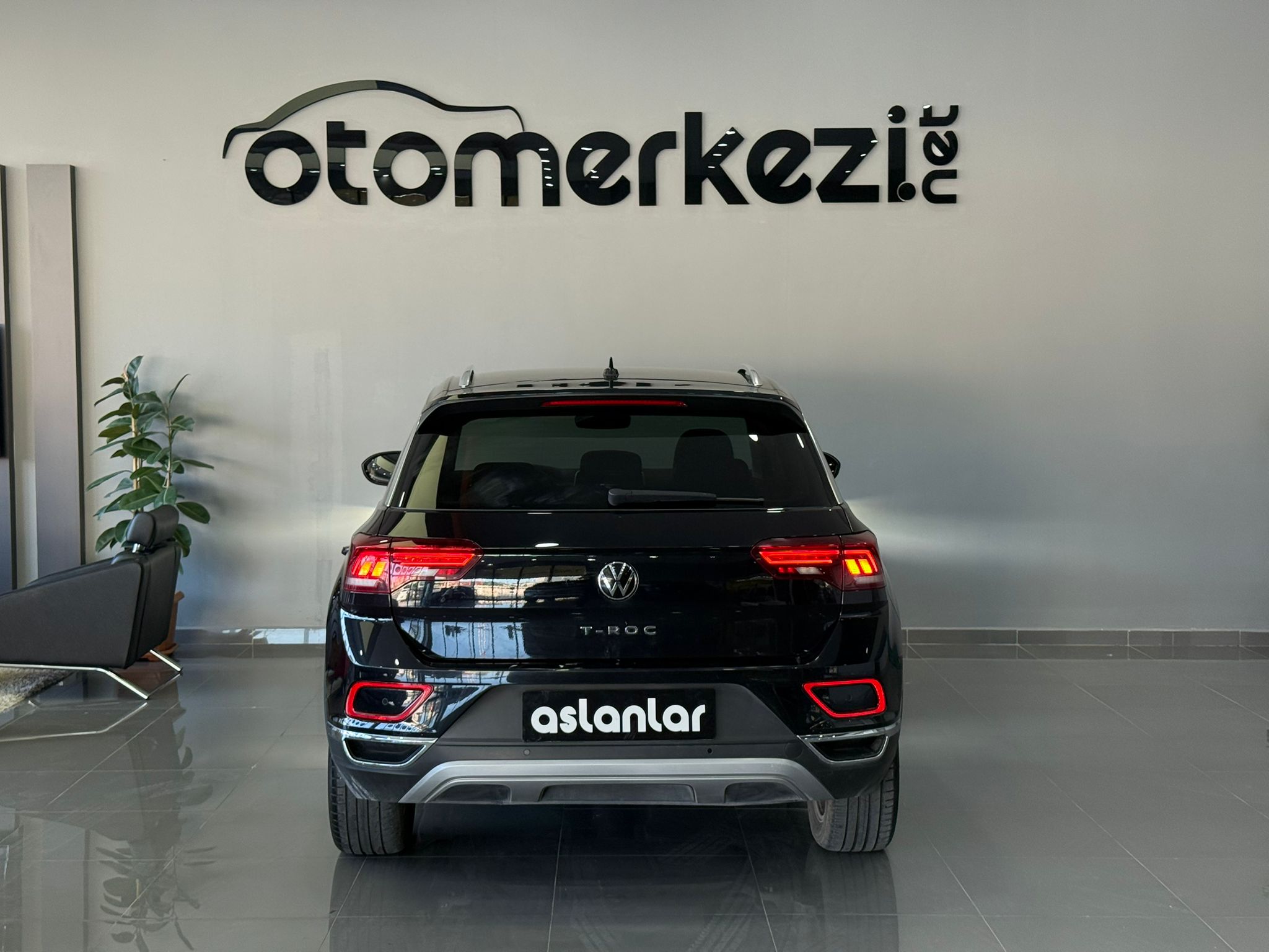 VOLKSWAGEN T-ROC 11