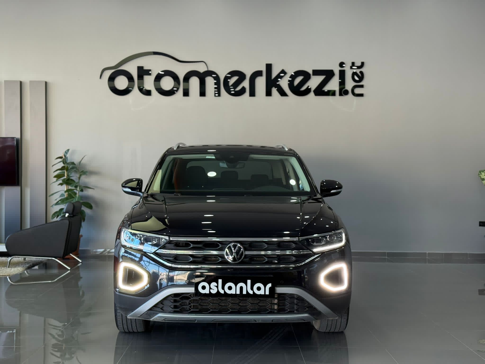 VOLKSWAGEN T-ROC 14