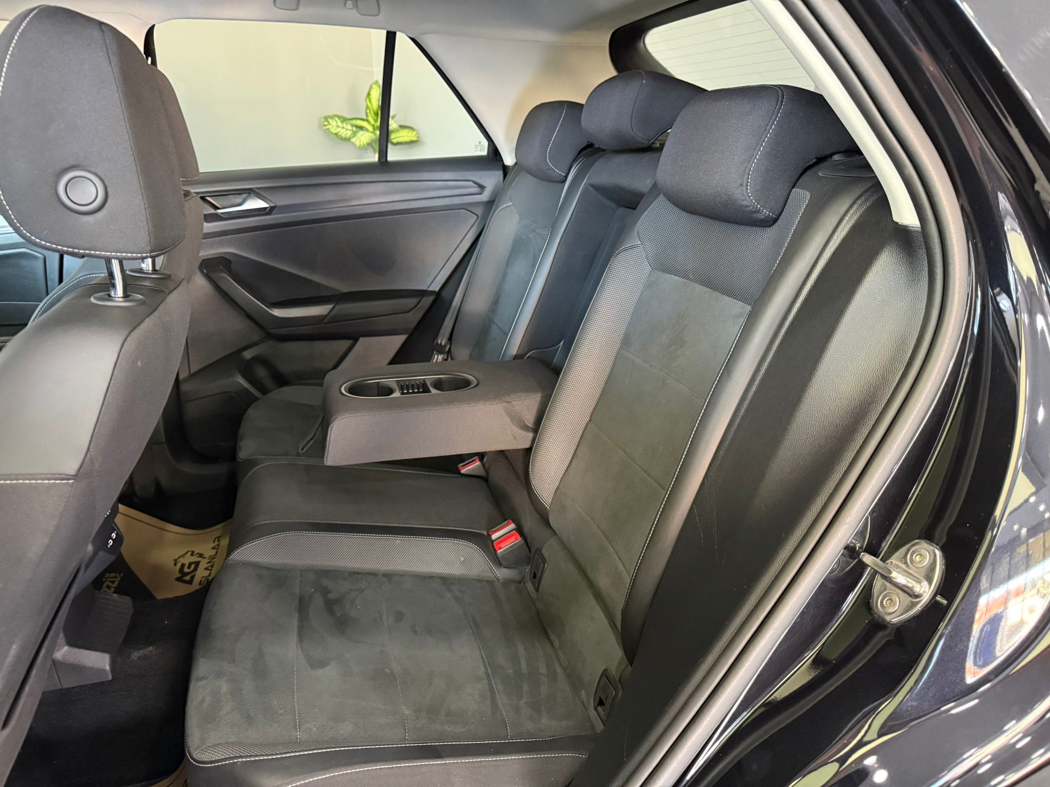 VOLKSWAGEN T-ROC 16