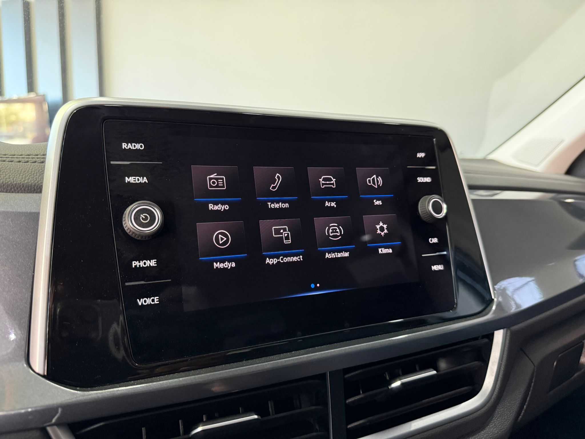 VOLKSWAGEN T-ROC 17