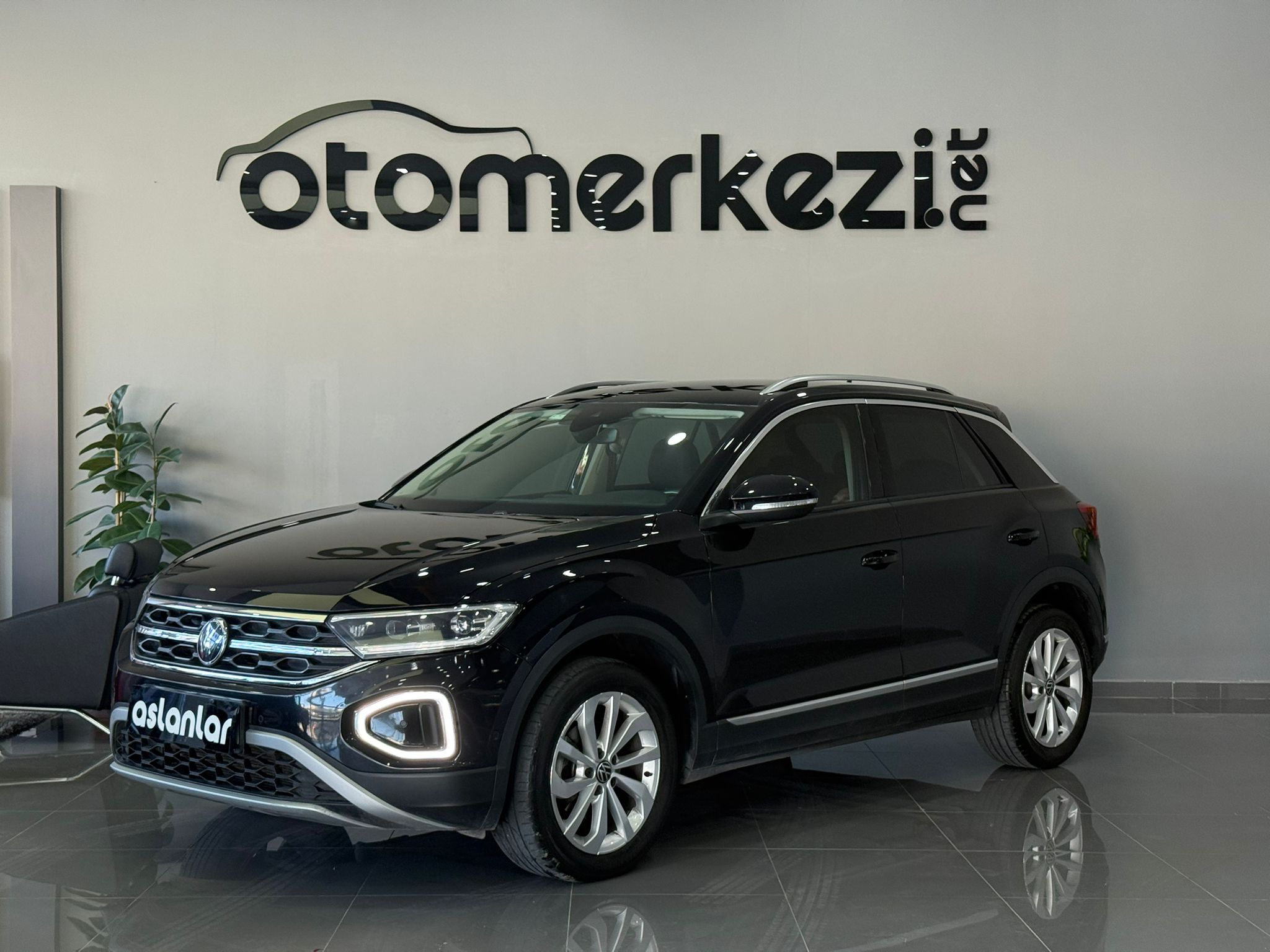VOLKSWAGEN T-ROC 18