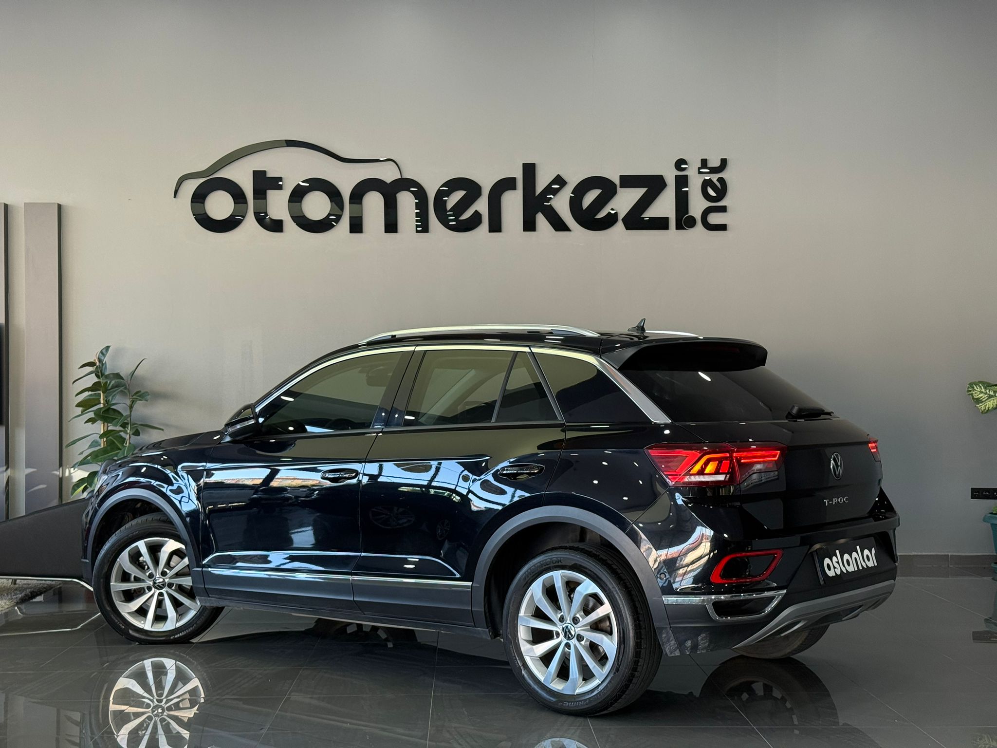 VOLKSWAGEN T-ROC 19