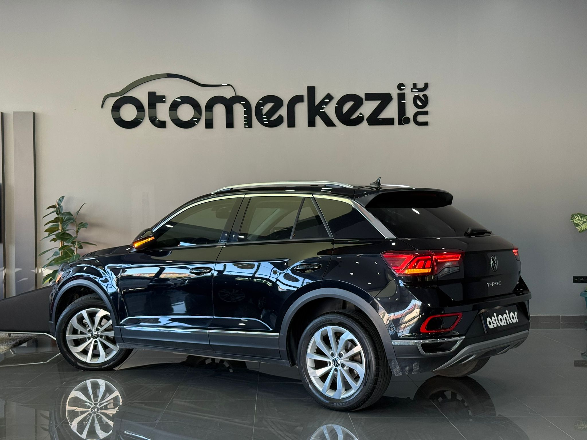 VOLKSWAGEN T-ROC 24