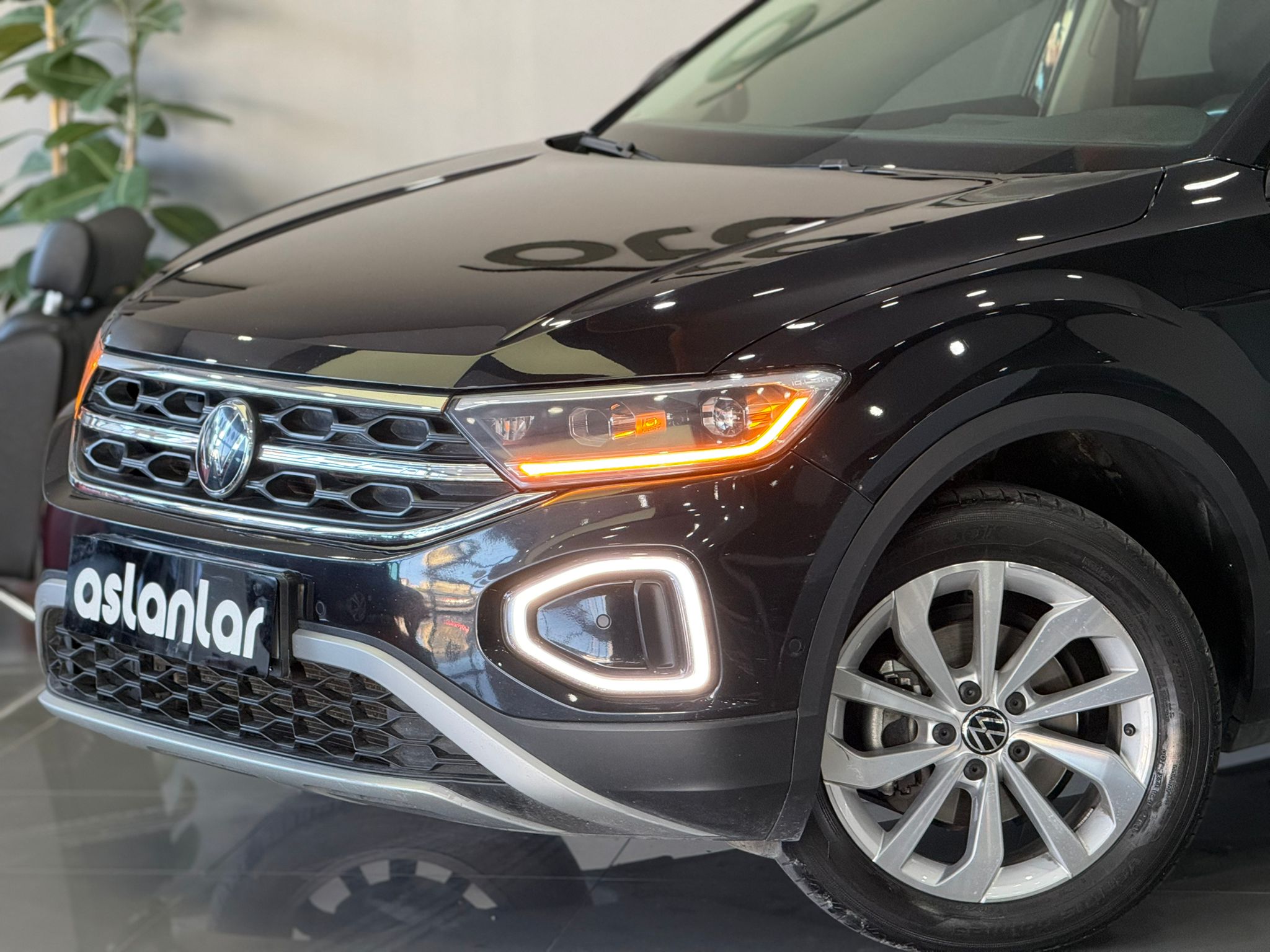 VOLKSWAGEN T-ROC 27