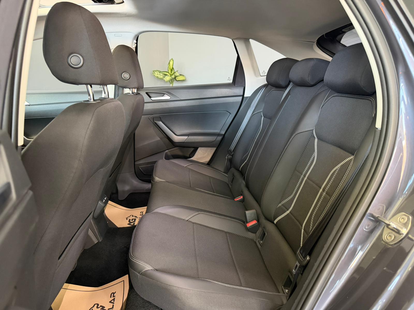 VOLKSWAGEN TAIGO 6
