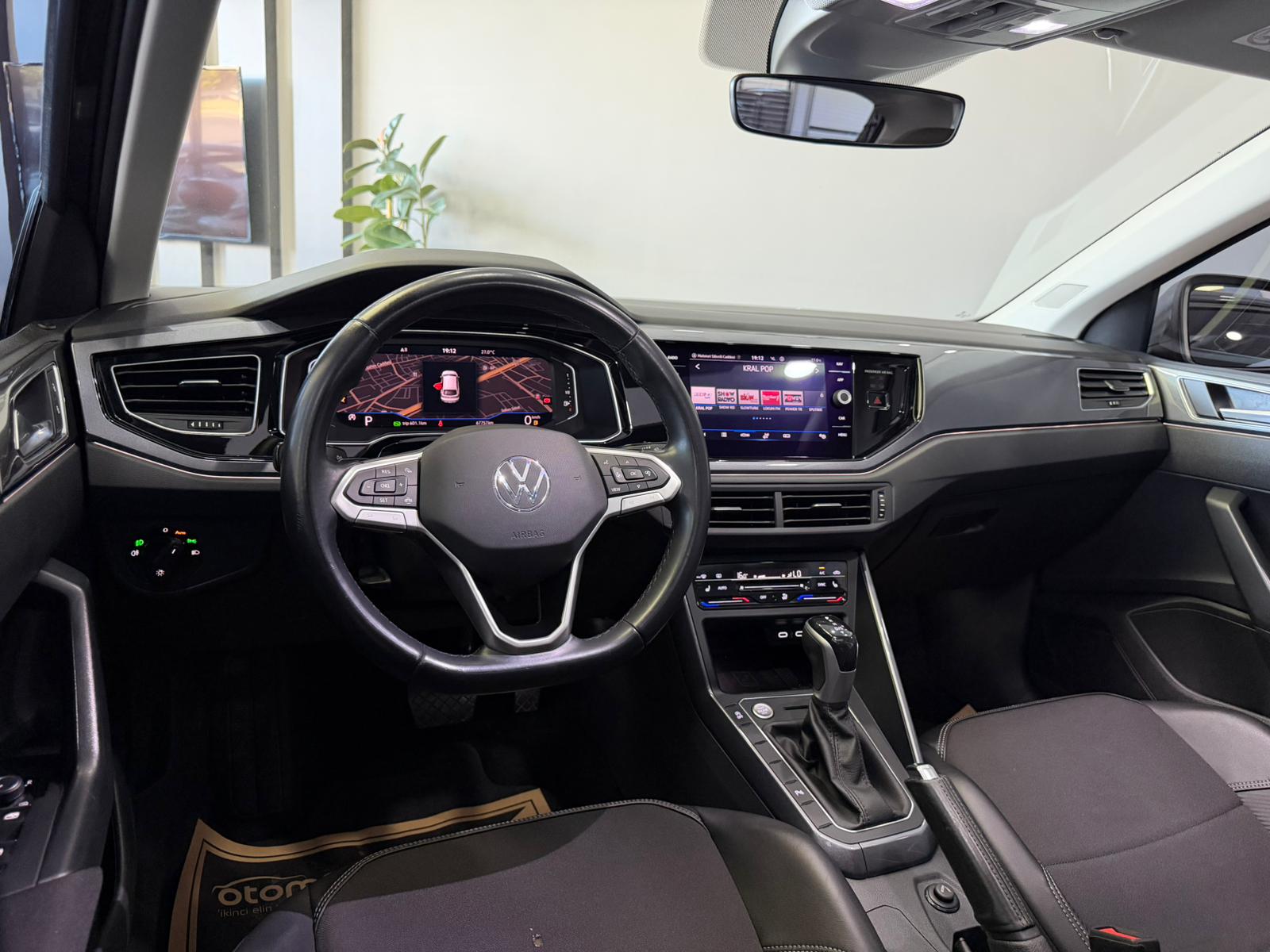 VOLKSWAGEN TAIGO 12