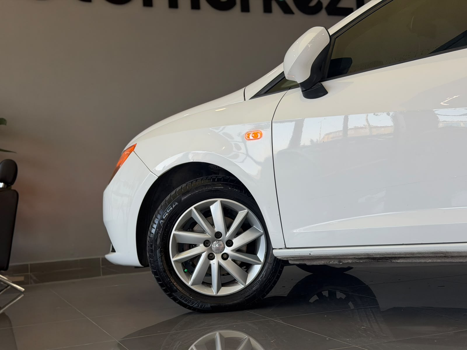 SEAT IBIZA 23