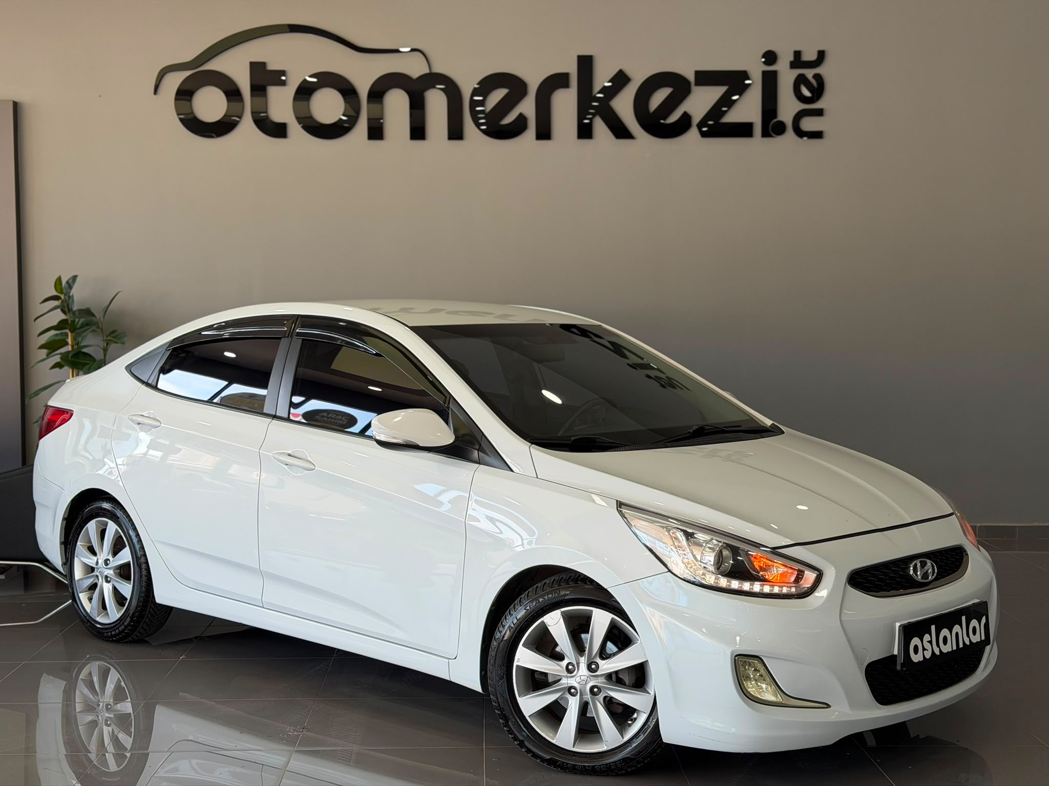 HYUNDAI ACCENT 10
