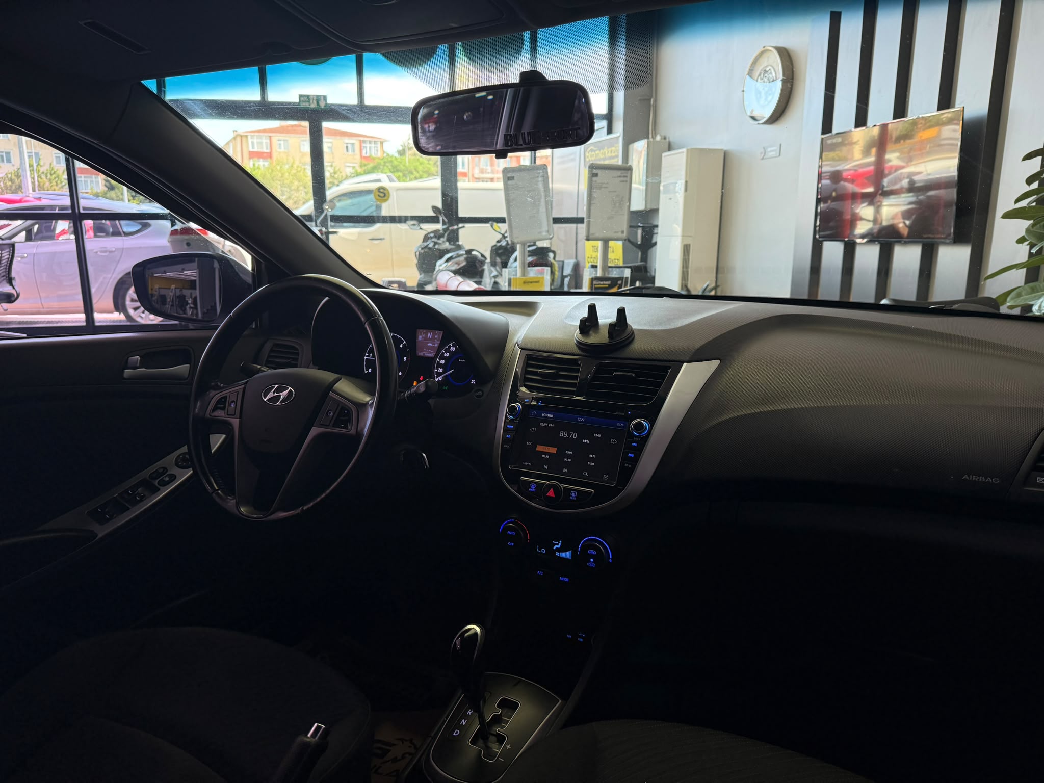 HYUNDAI ACCENT 12