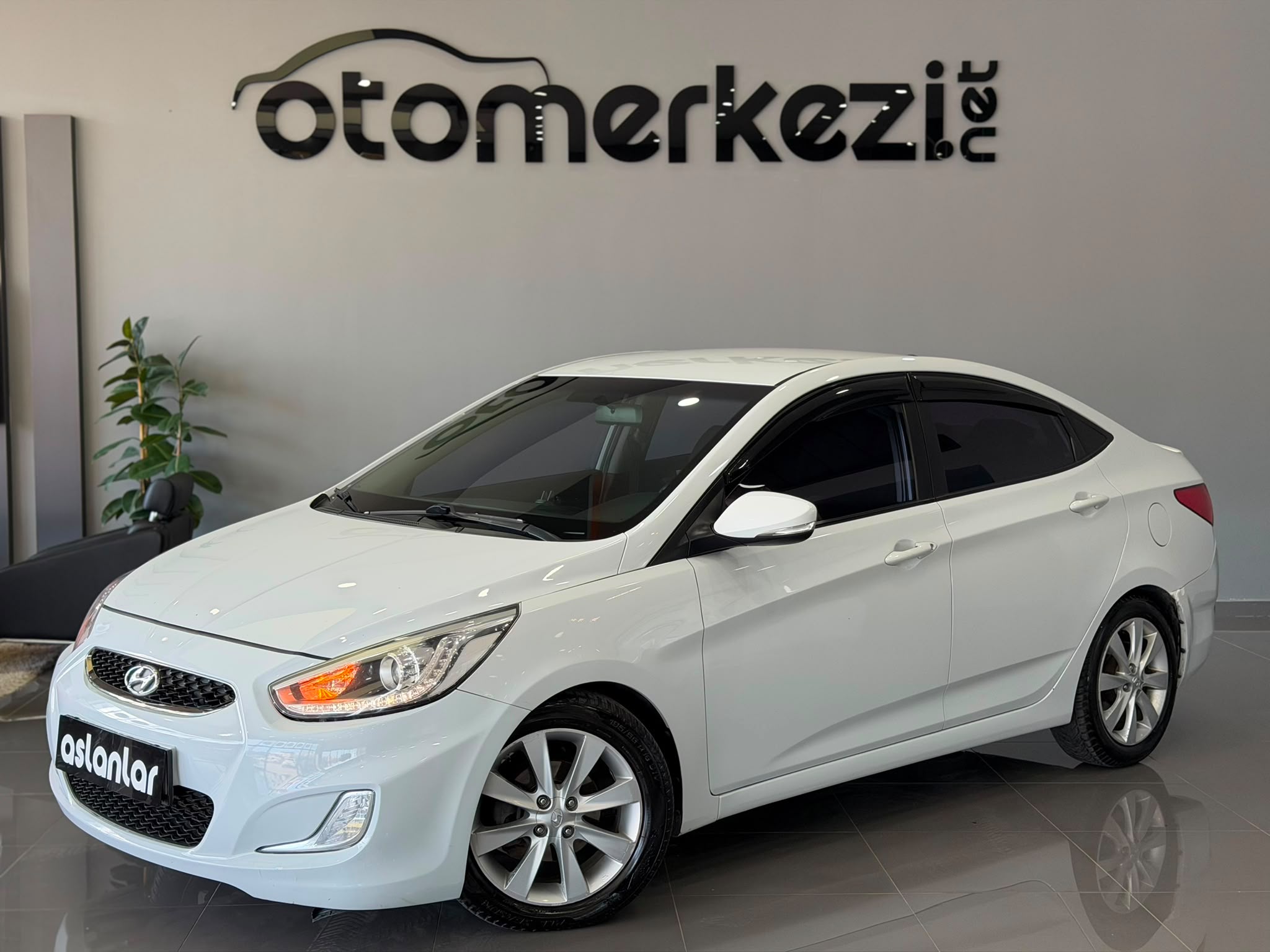 HYUNDAI ACCENT 19
