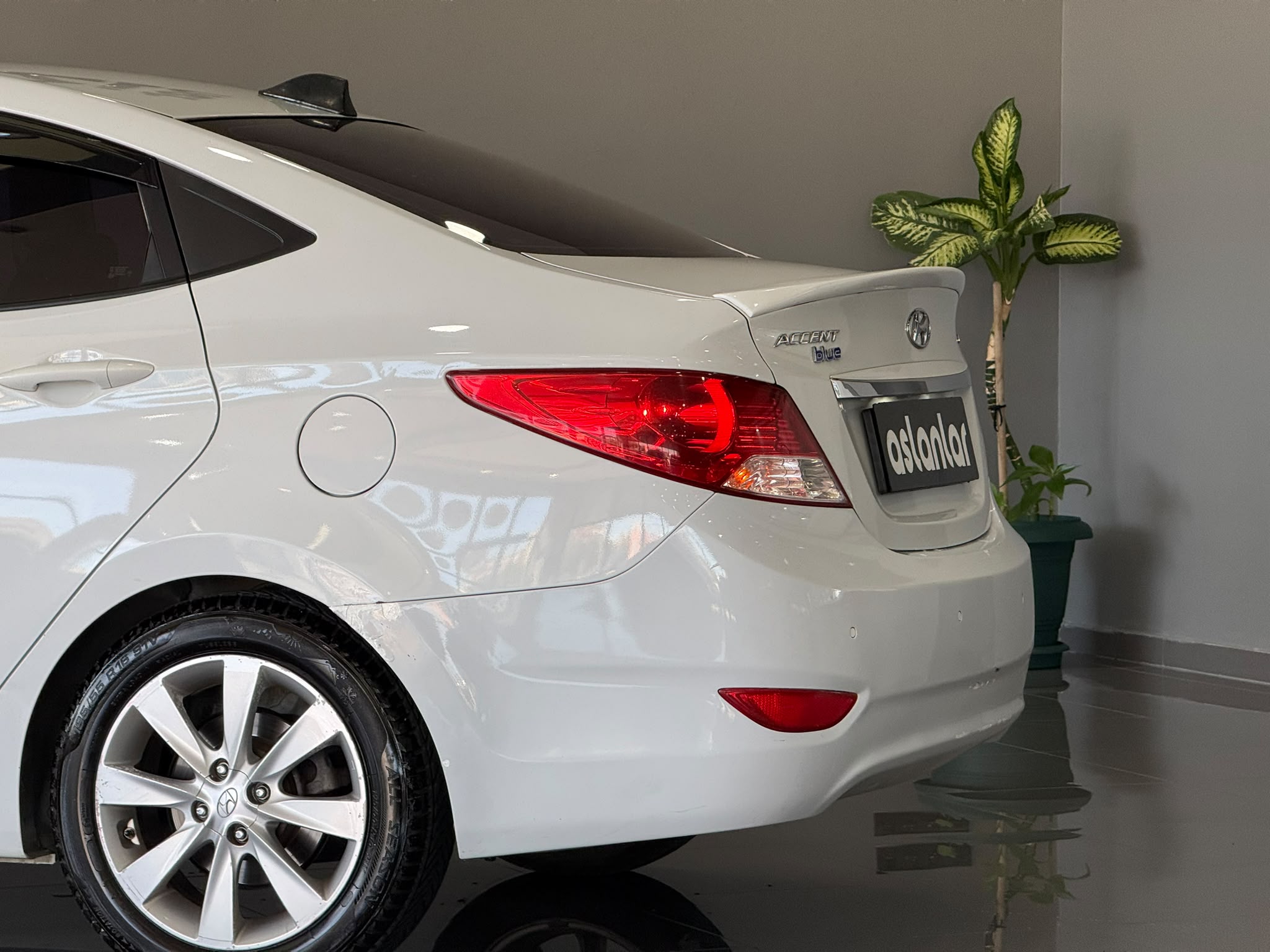 HYUNDAI ACCENT 22