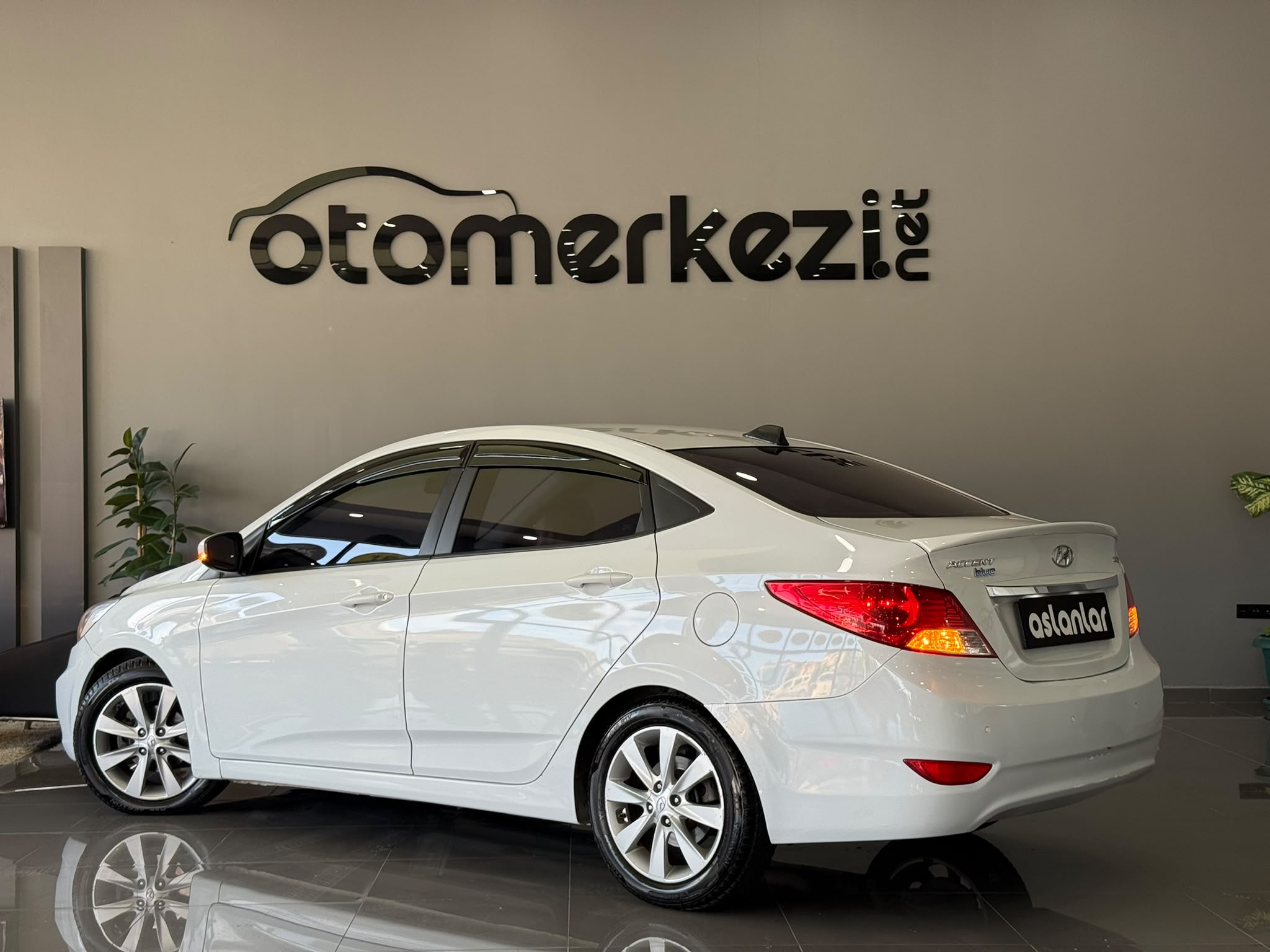HYUNDAI ACCENT 24