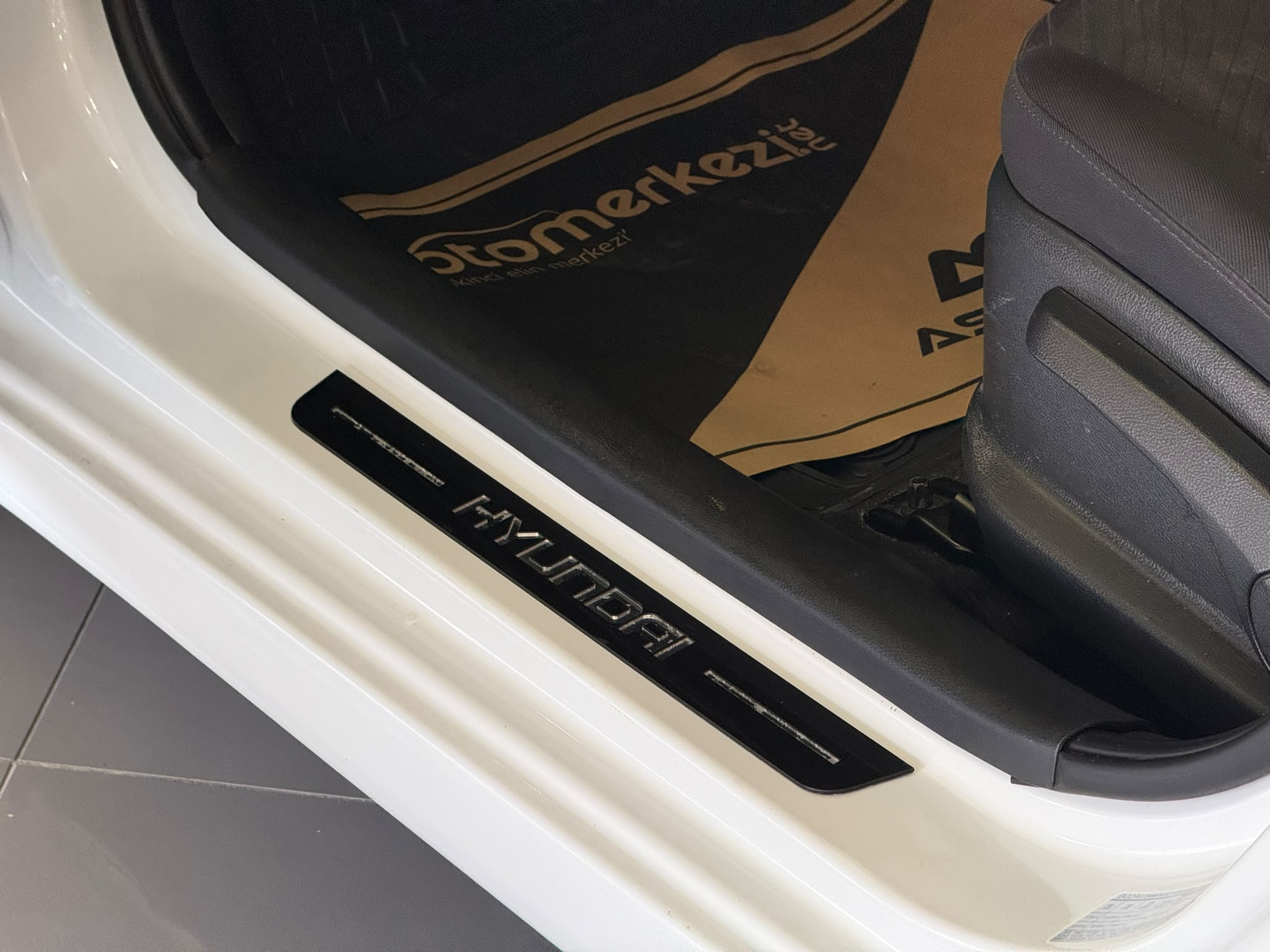 HYUNDAI ACCENT 28