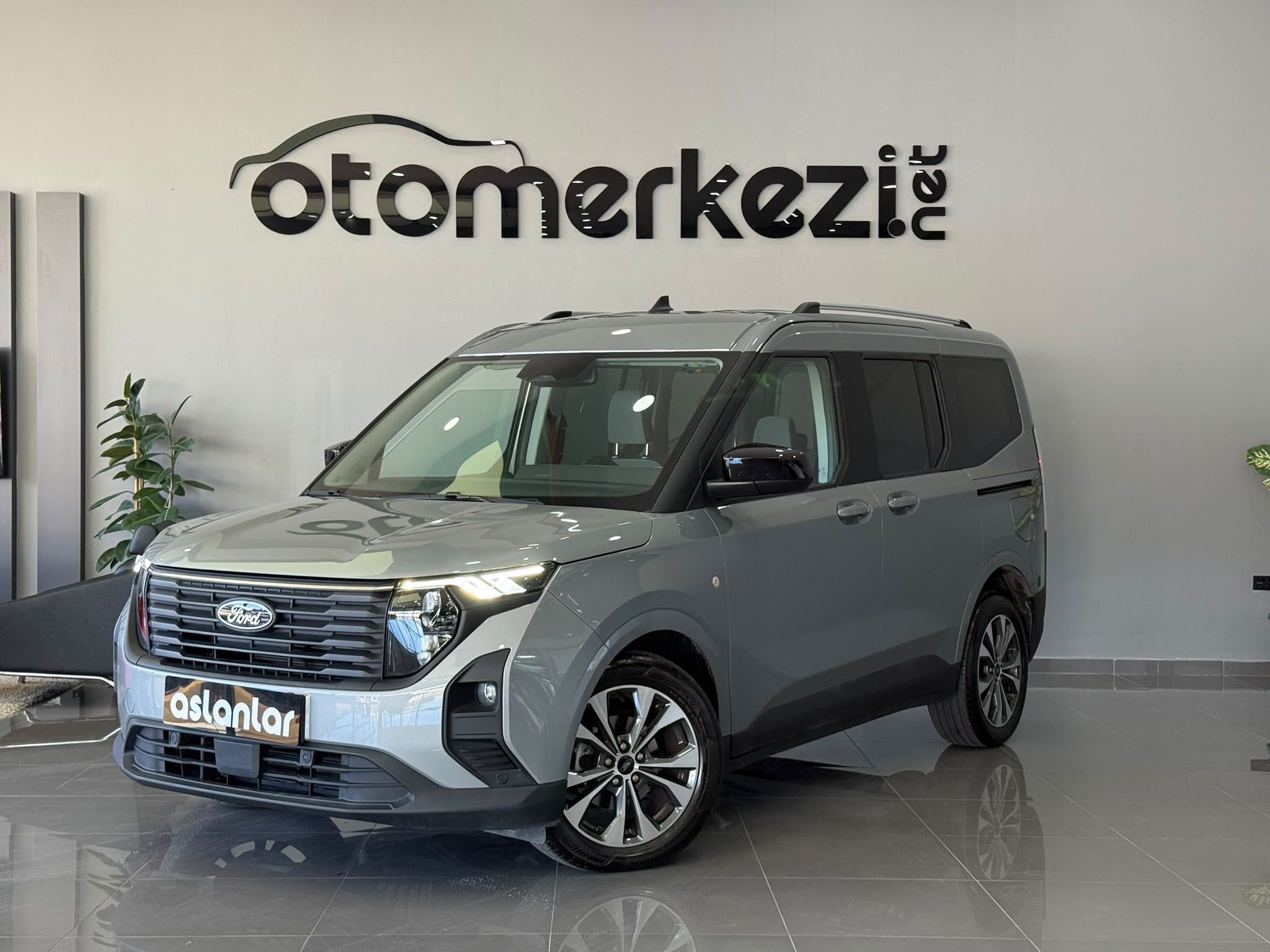 FORD TOURNEOCOURIER 1