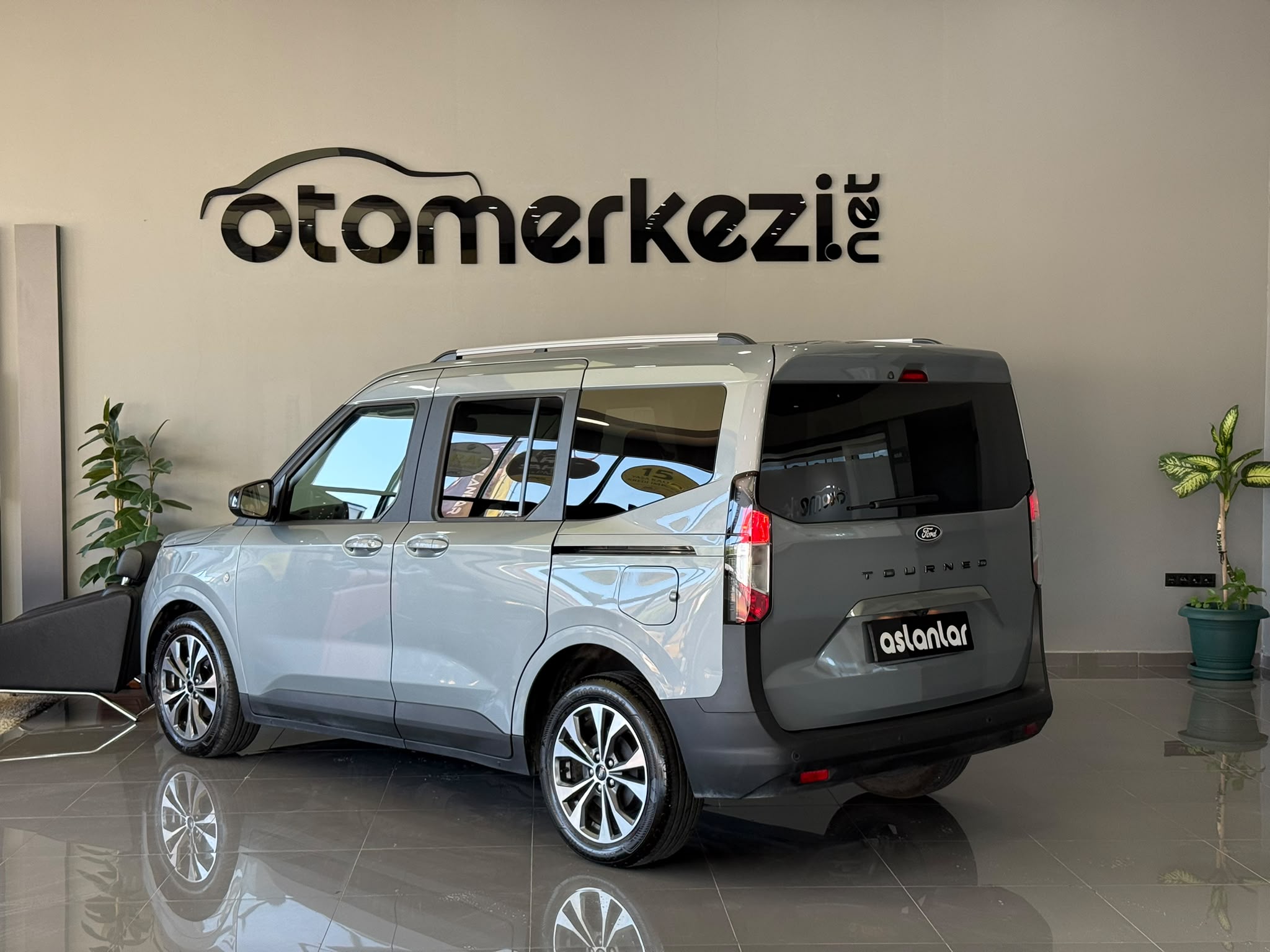 FORD TOURNEOCOURIER 3