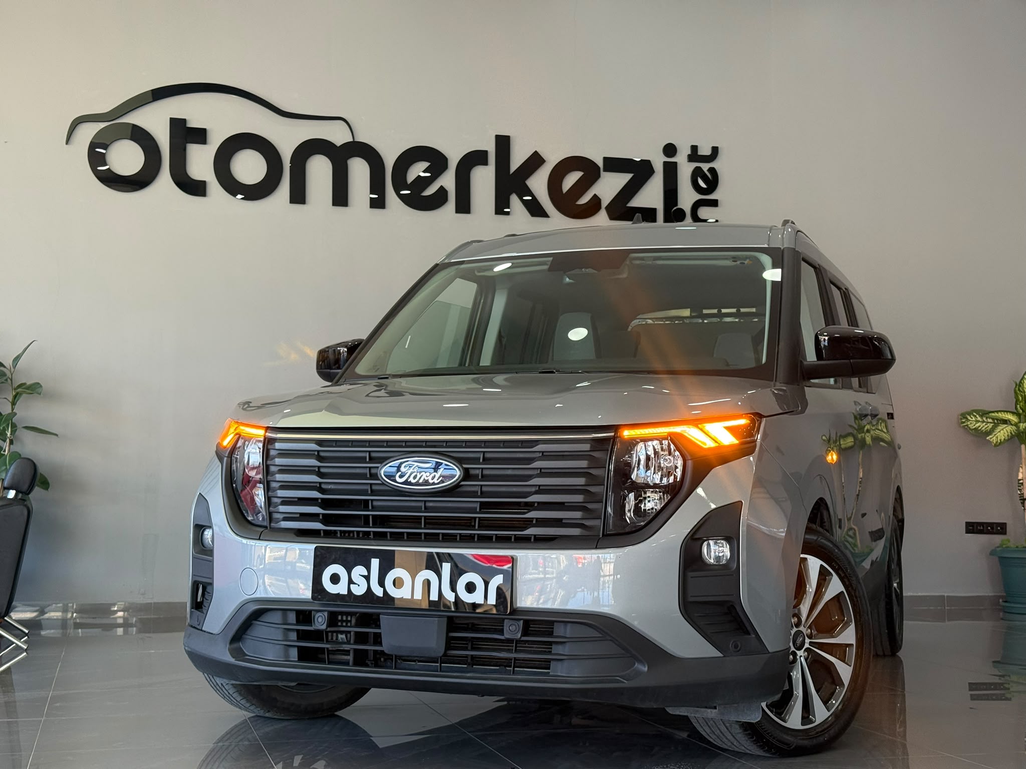 FORD TOURNEOCOURIER 12