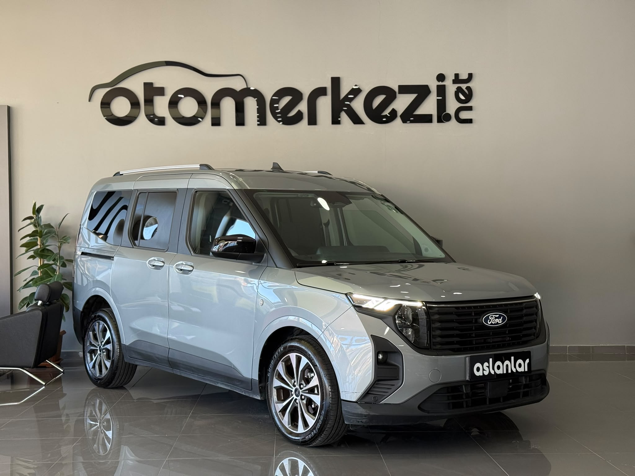 FORD TOURNEOCOURIER 14