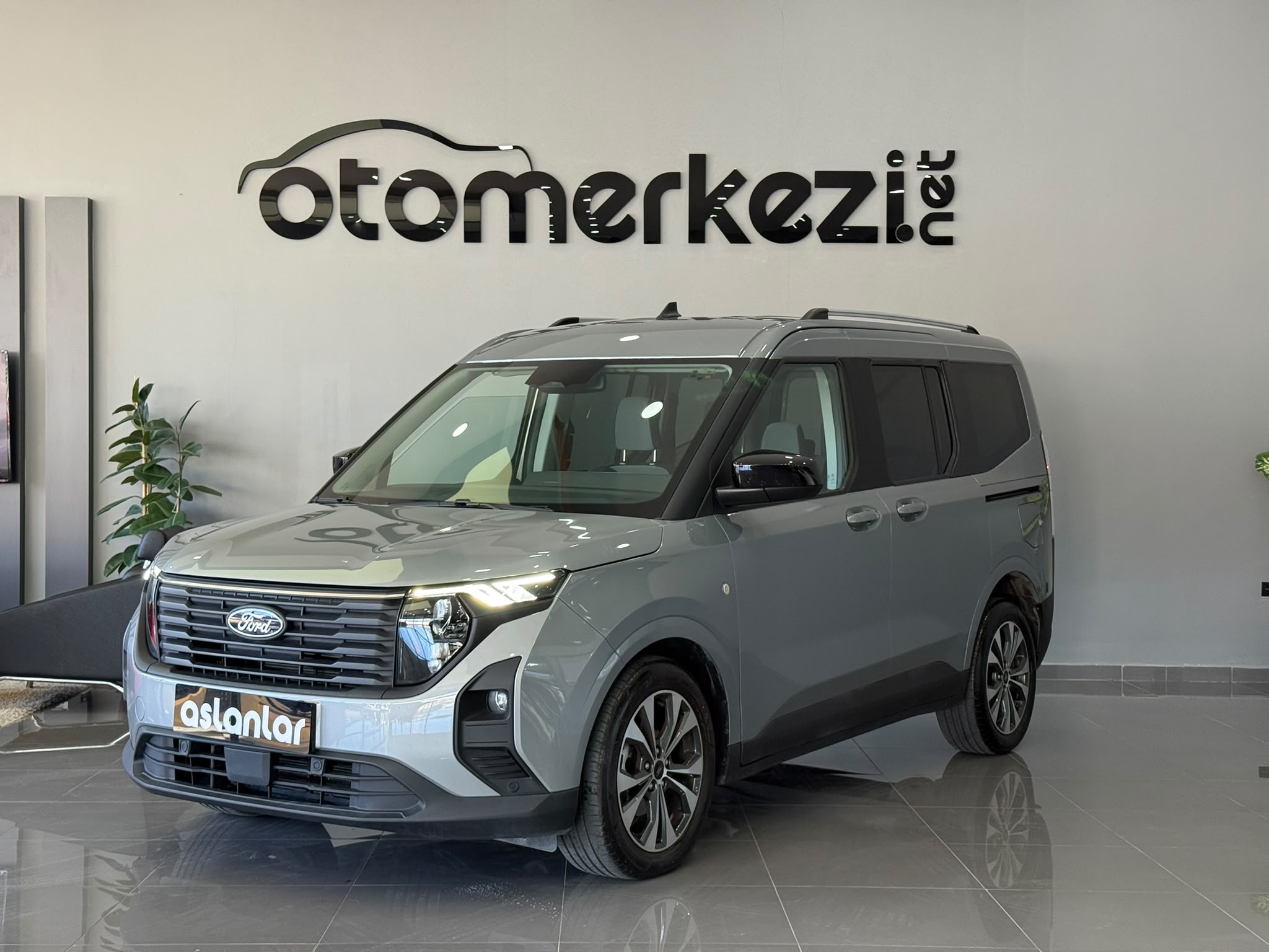 FORD TOURNEOCOURIER 17