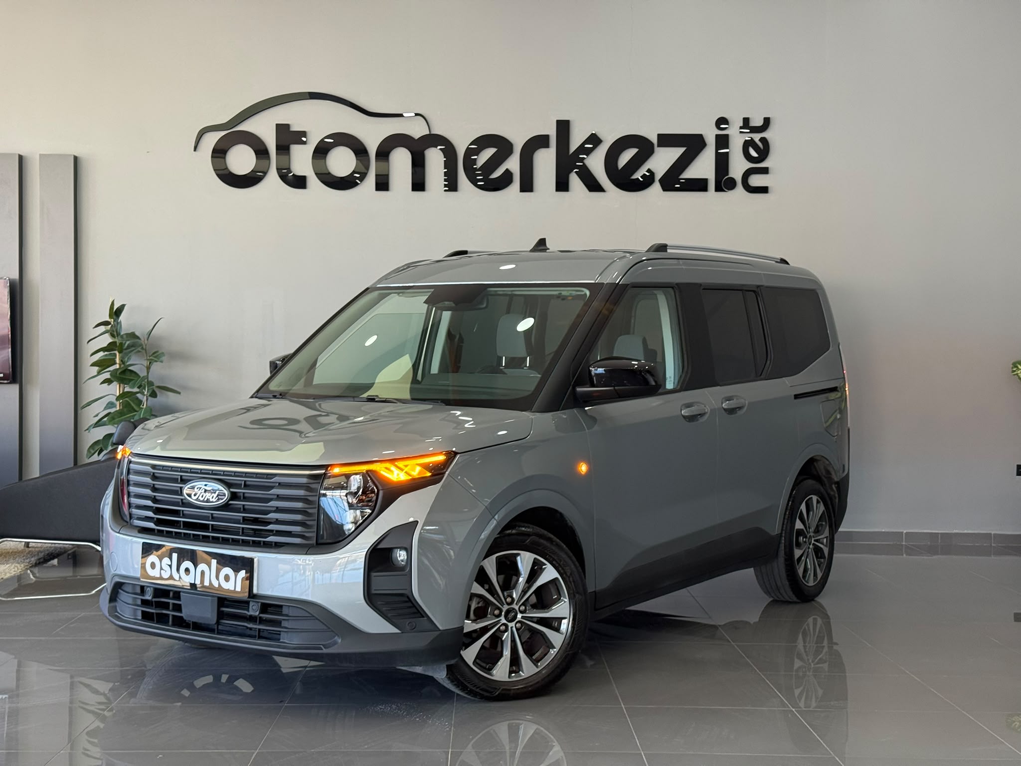 FORD TOURNEOCOURIER 18