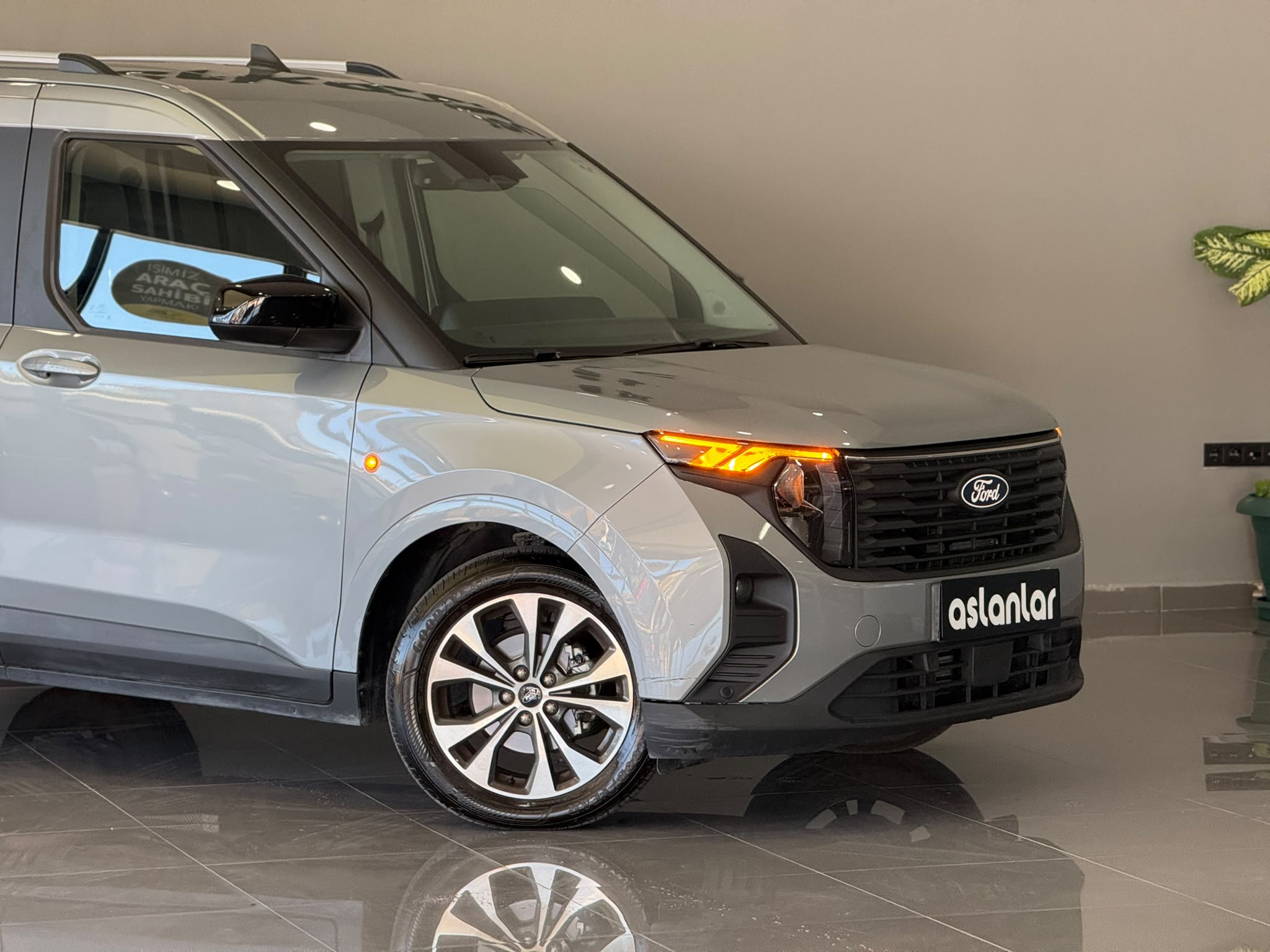FORD TOURNEOCOURIER 19