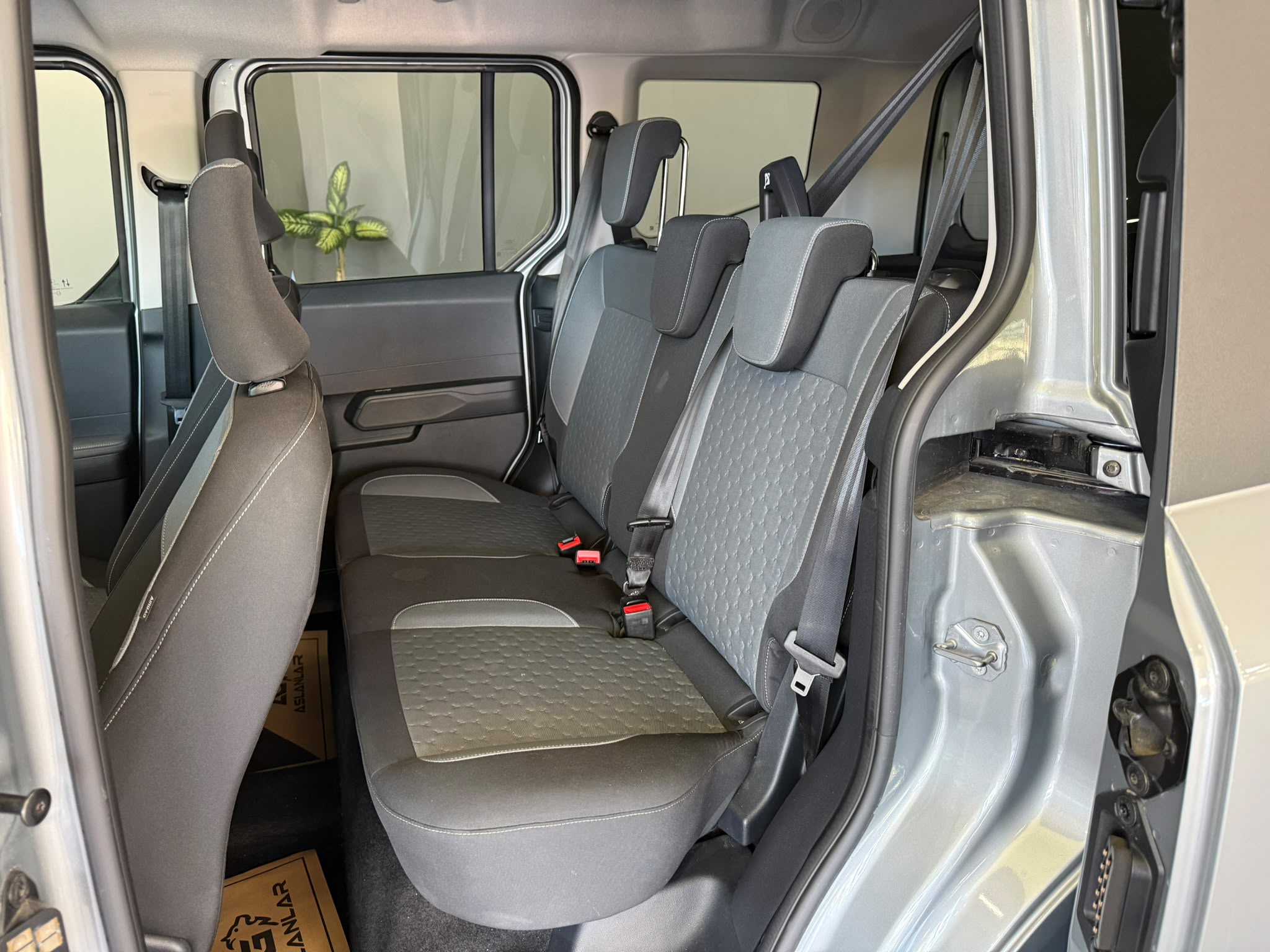 FORD TOURNEOCOURIER 23