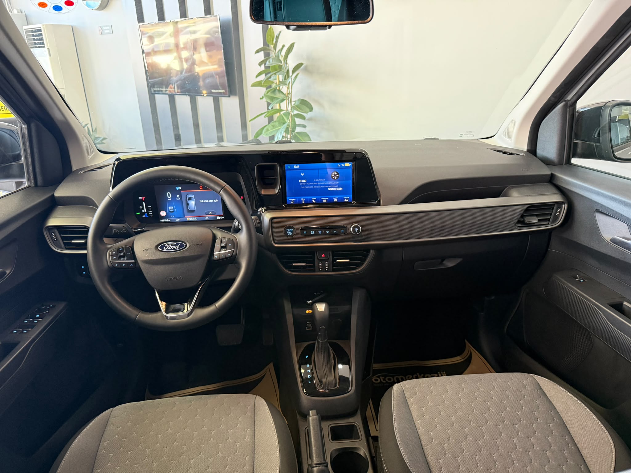 FORD TOURNEOCOURIER 24