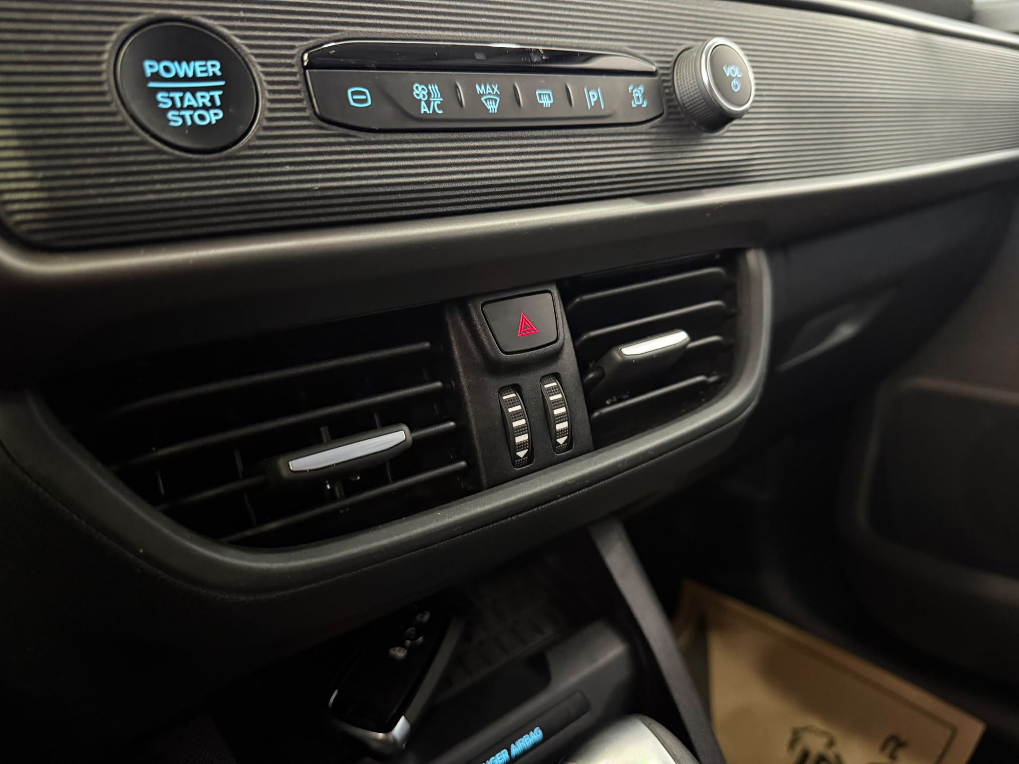 FORD TOURNEOCOURIER 25