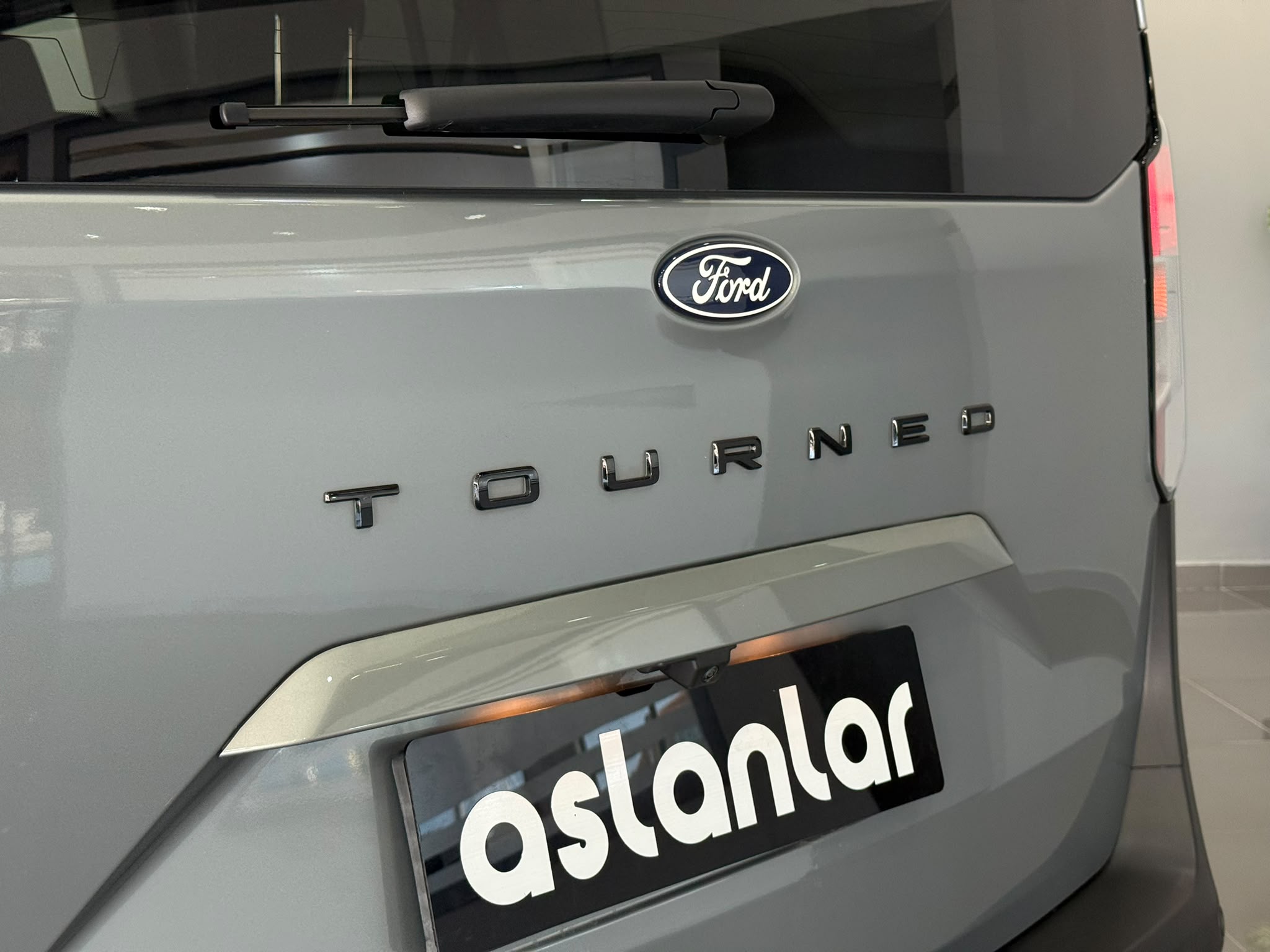 FORD TOURNEOCOURIER 26