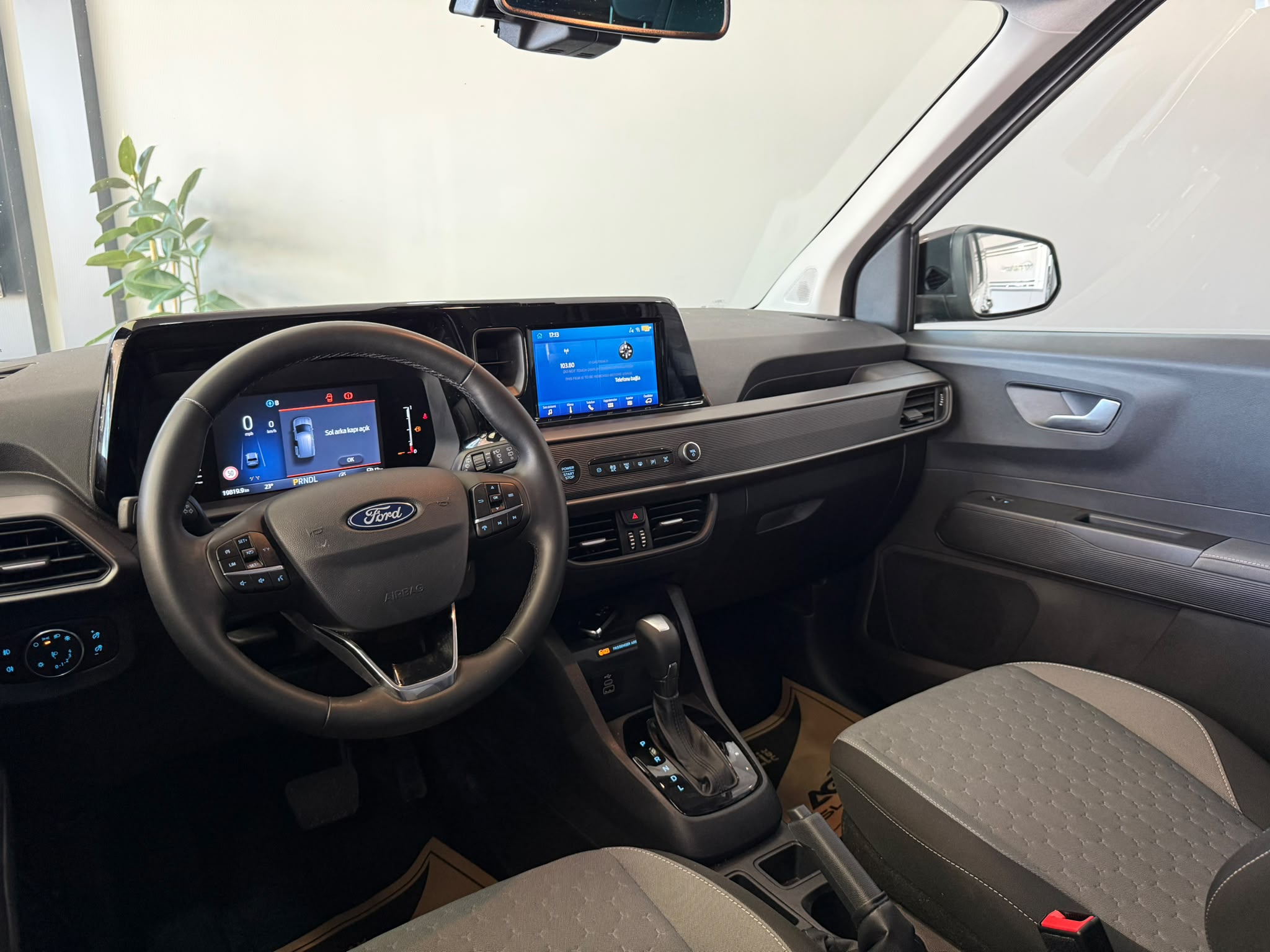 FORD TOURNEOCOURIER 29
