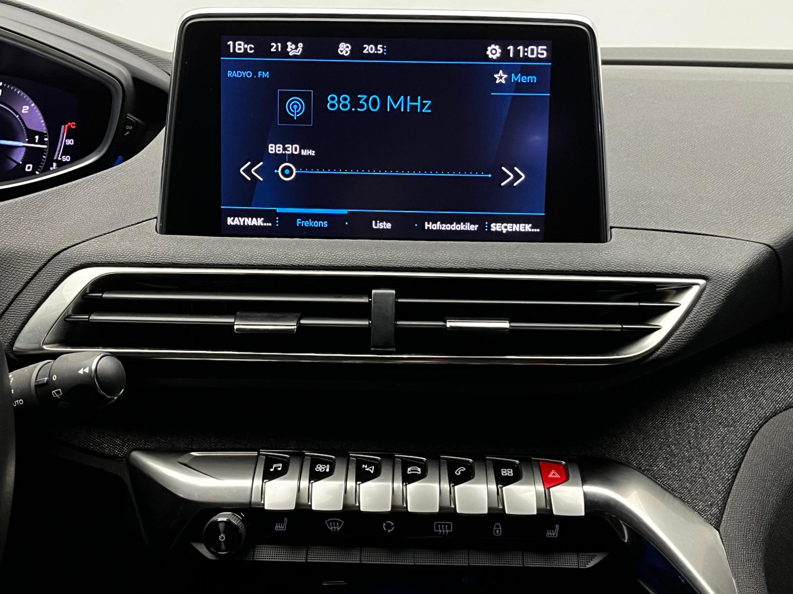 PEUGEOT 3008 5