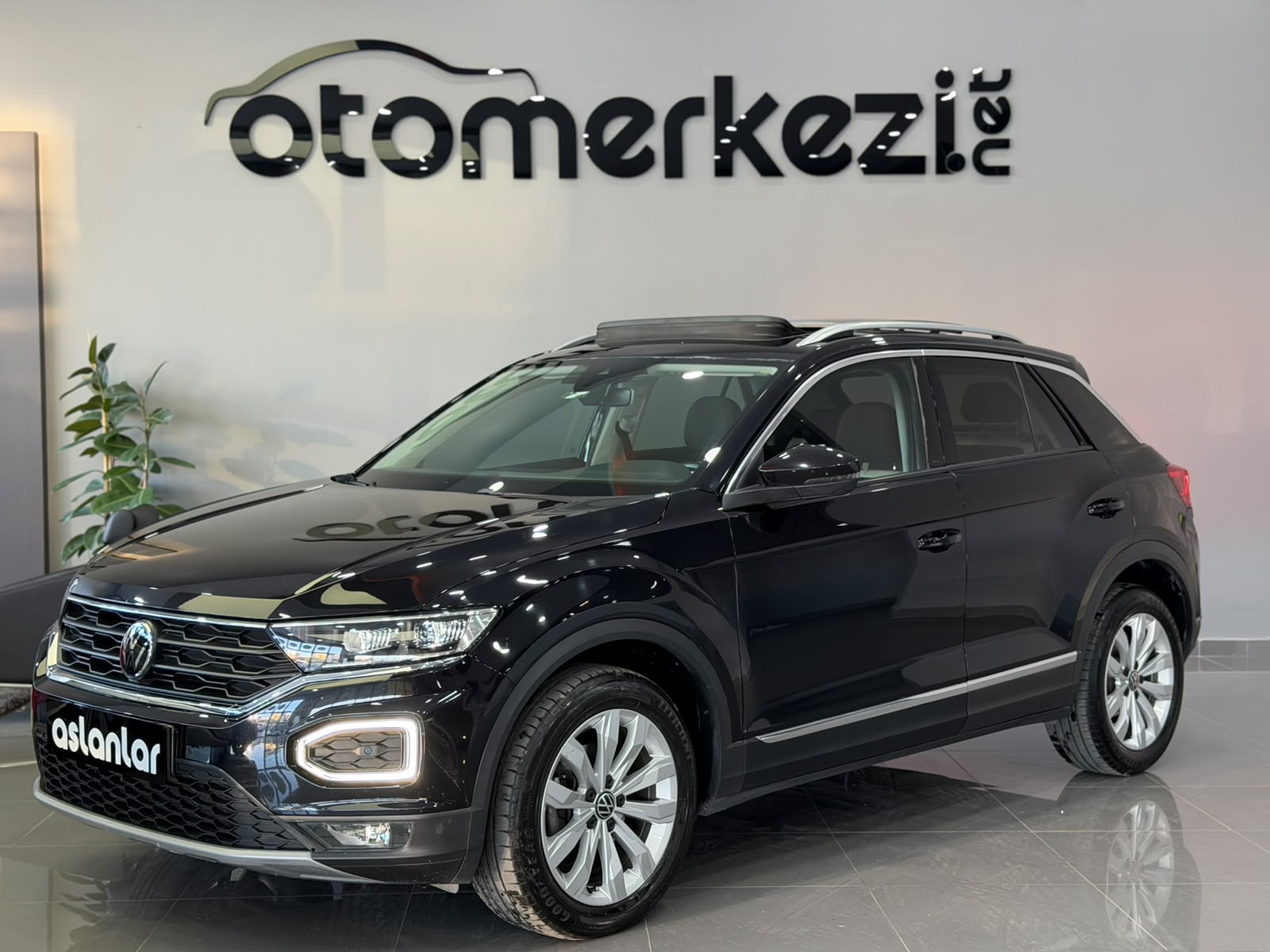 VOLKSWAGEN T-ROC 1
