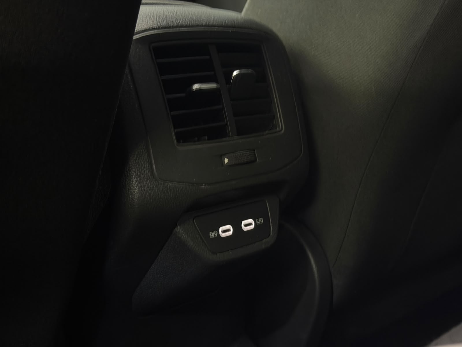 VOLKSWAGEN T-ROC 5