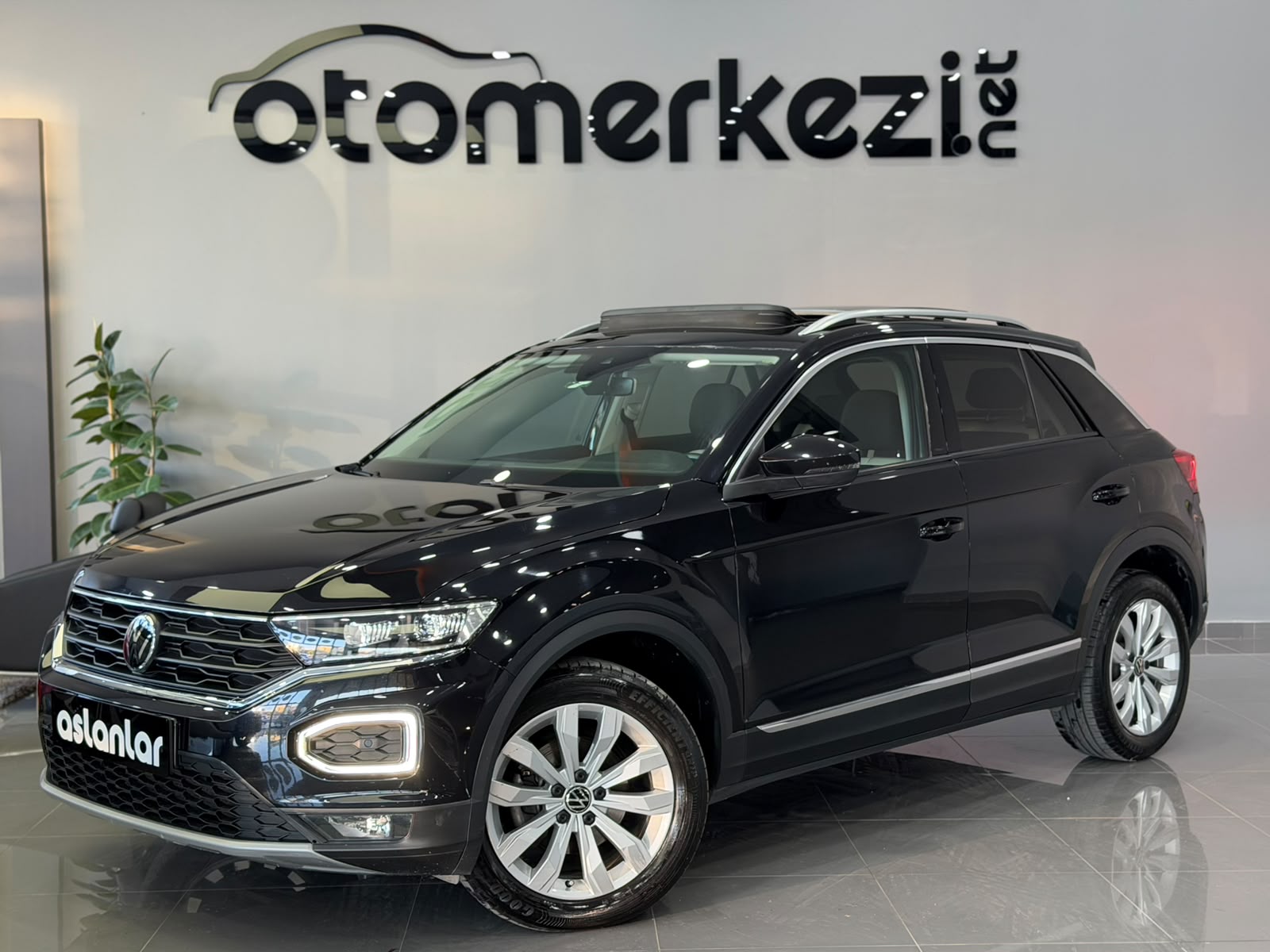 VOLKSWAGEN T-ROC 10
