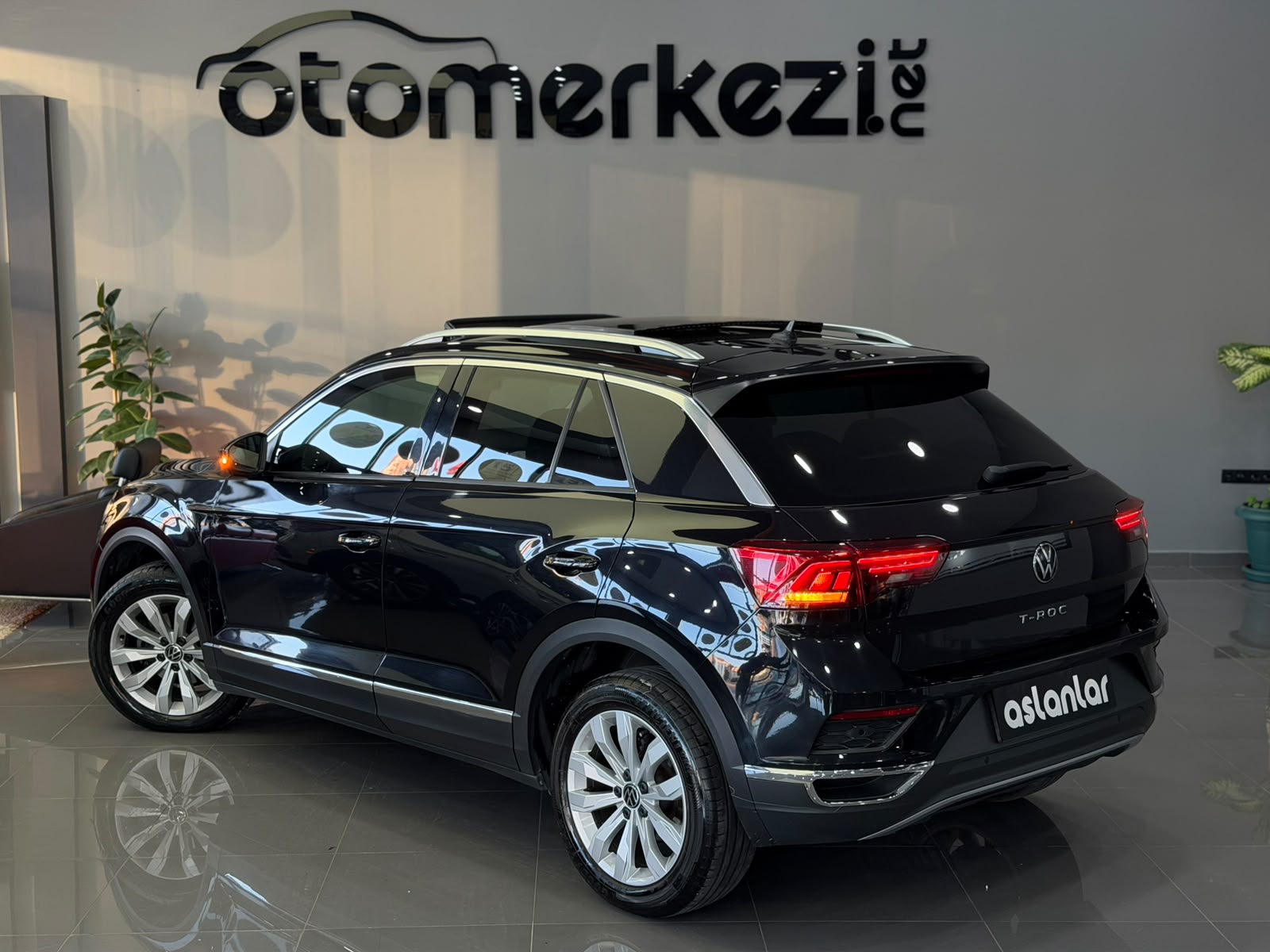 VOLKSWAGEN T-ROC 11
