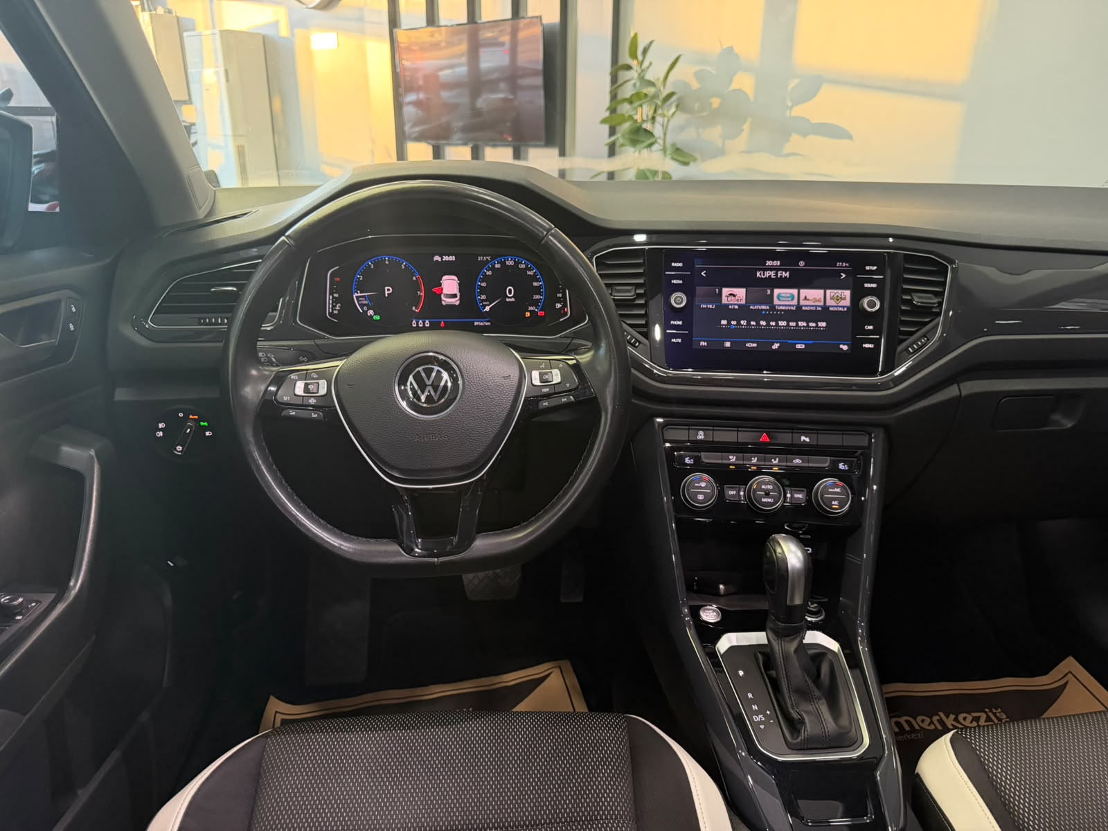 VOLKSWAGEN T-ROC 15