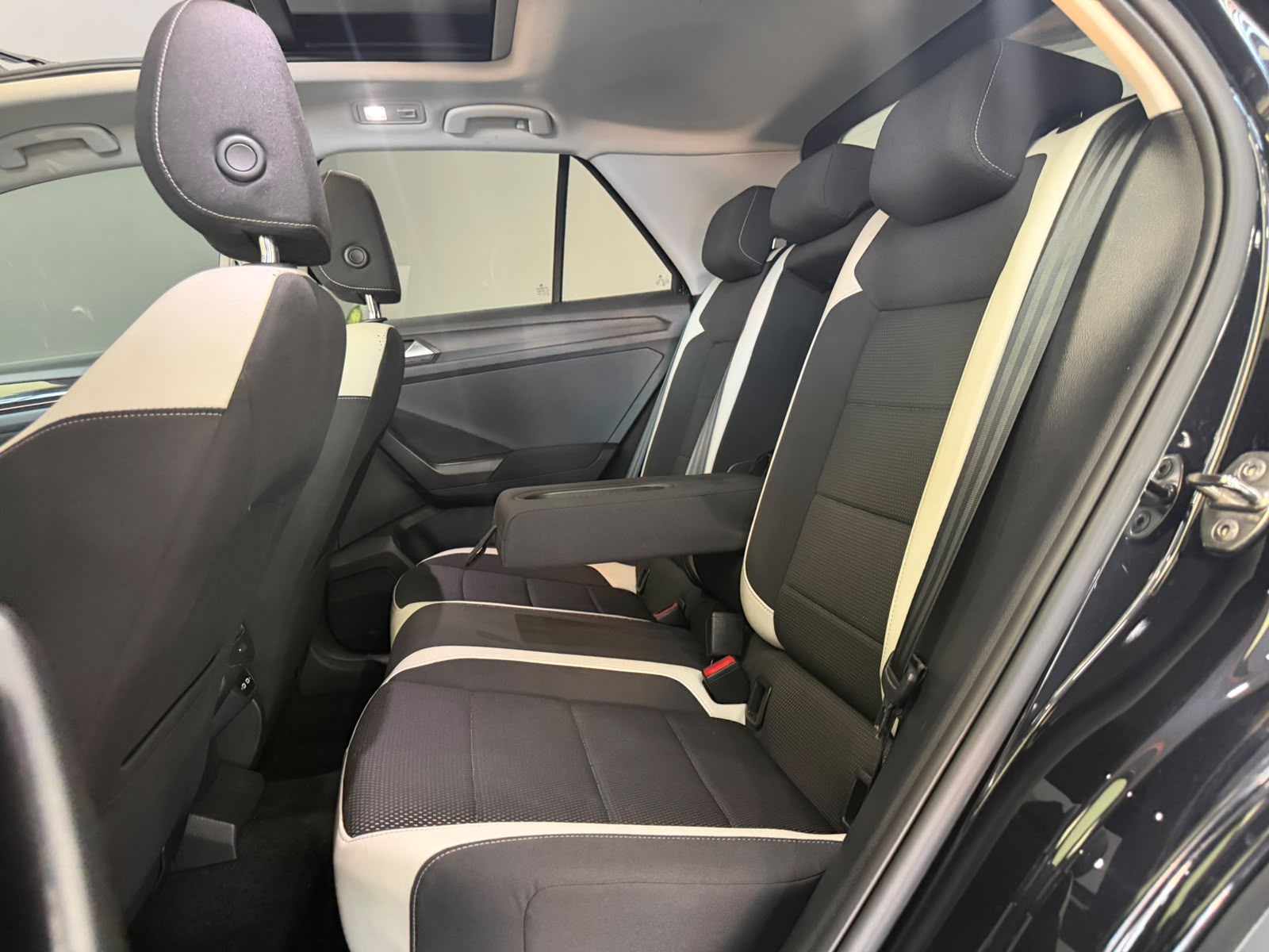 VOLKSWAGEN T-ROC 23