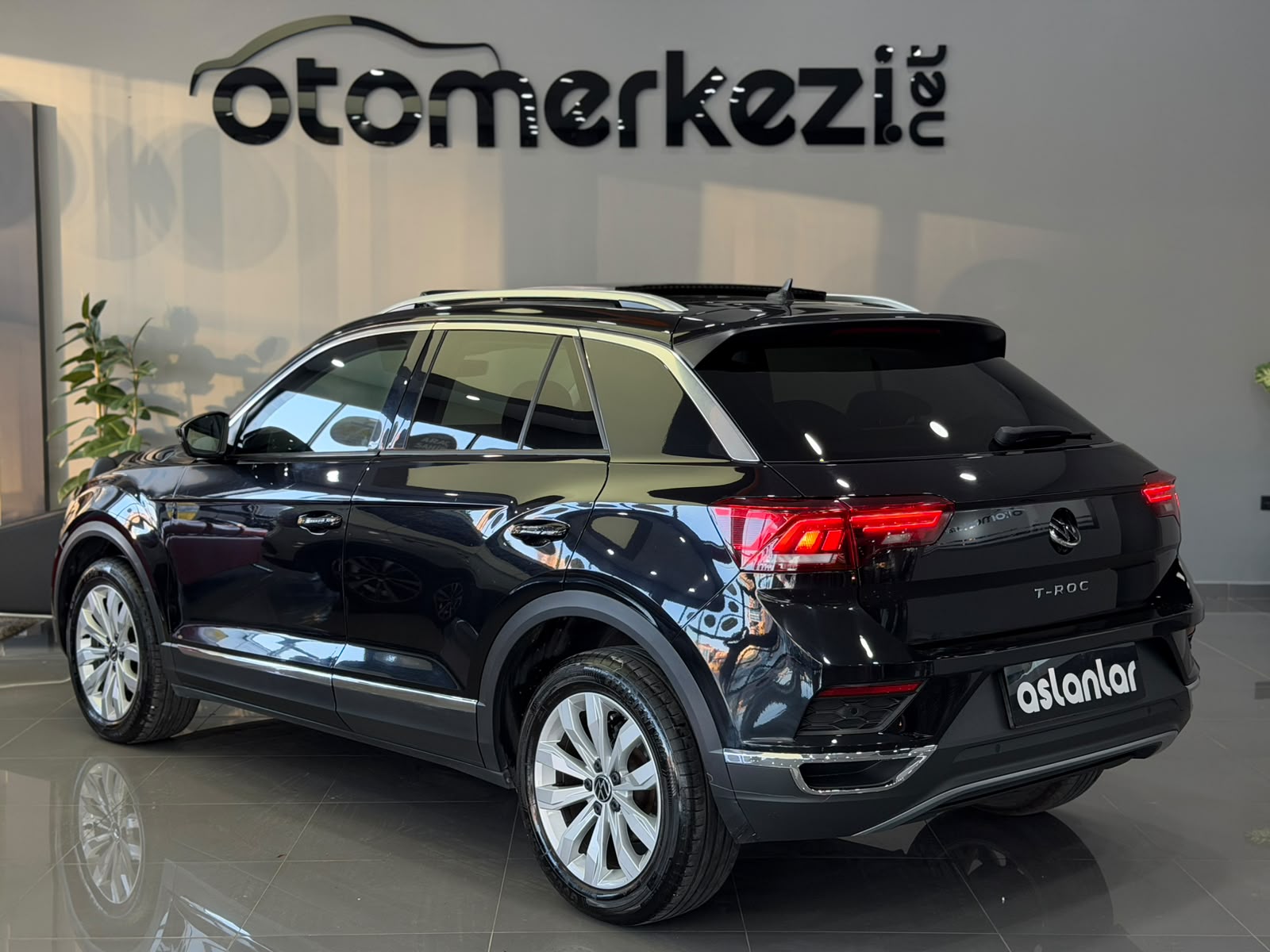 VOLKSWAGEN T-ROC 24